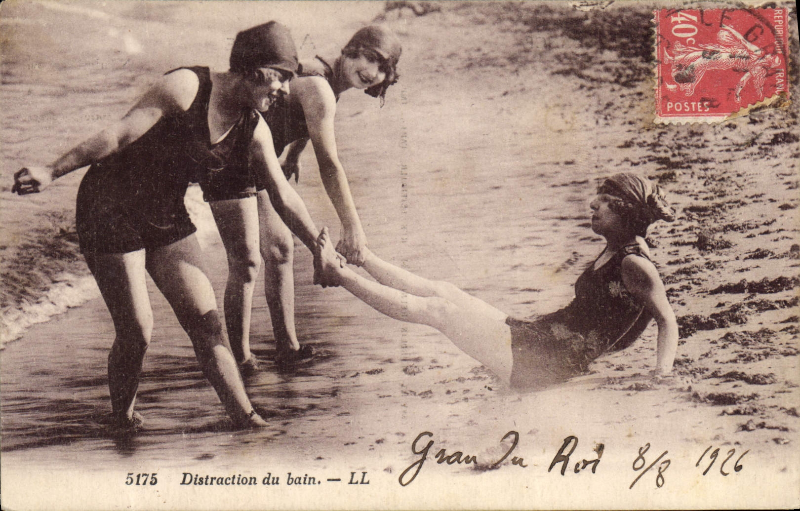 VINTAGE POSTCARD Women Bathing suit Distraction of the bath