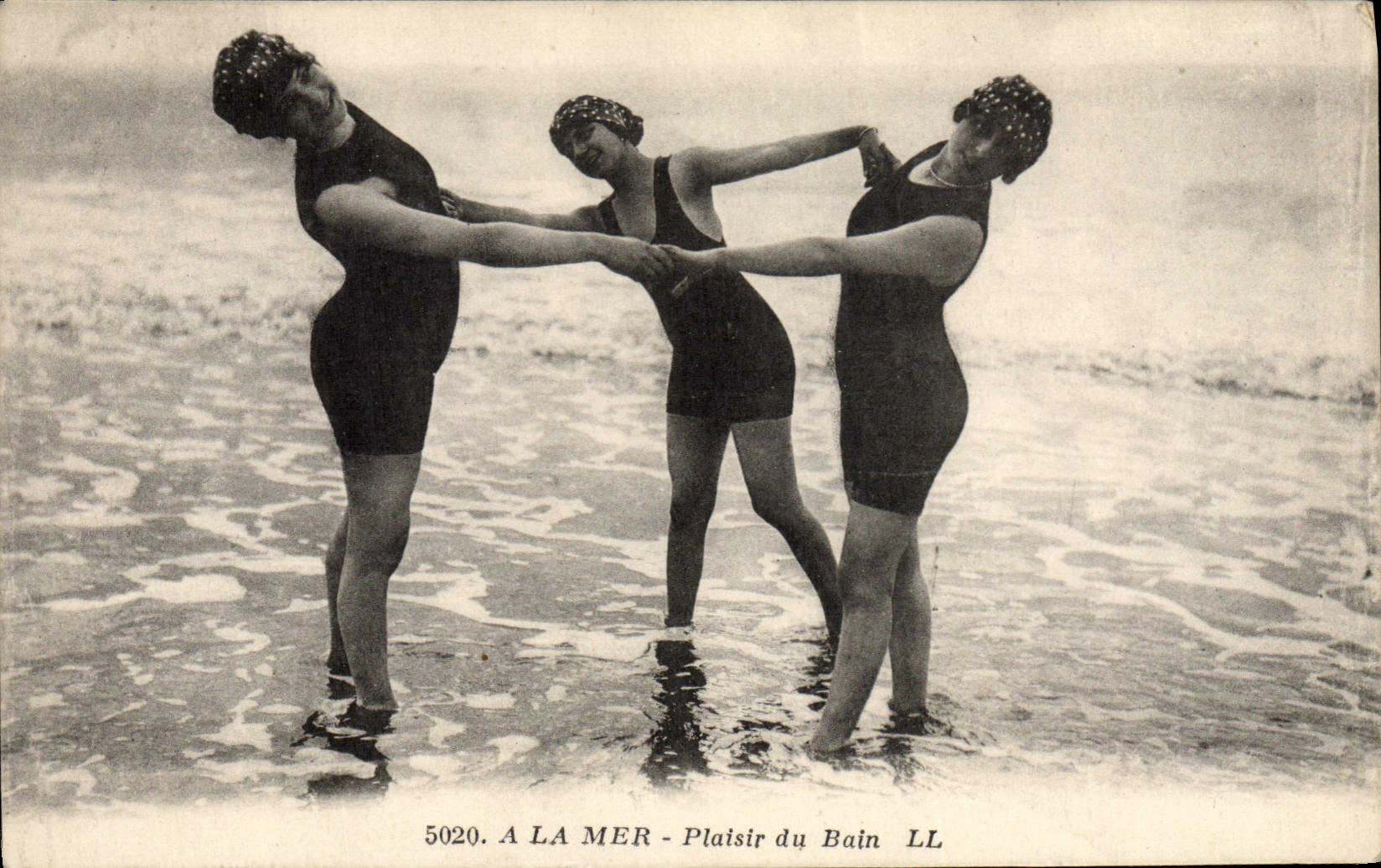 VINTAGE POSTCARD Women Bathing suit Pleasure of the bath