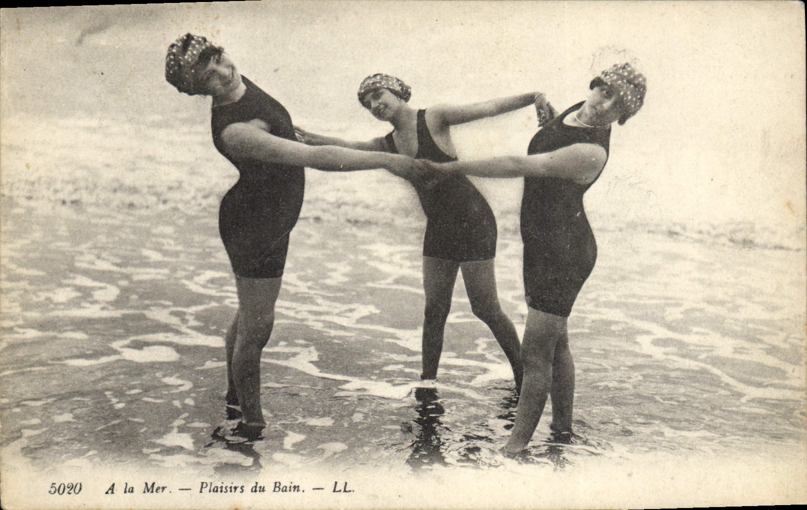 VINTAGE POSTCARD Woman Bathing suit Pleasures of the bath