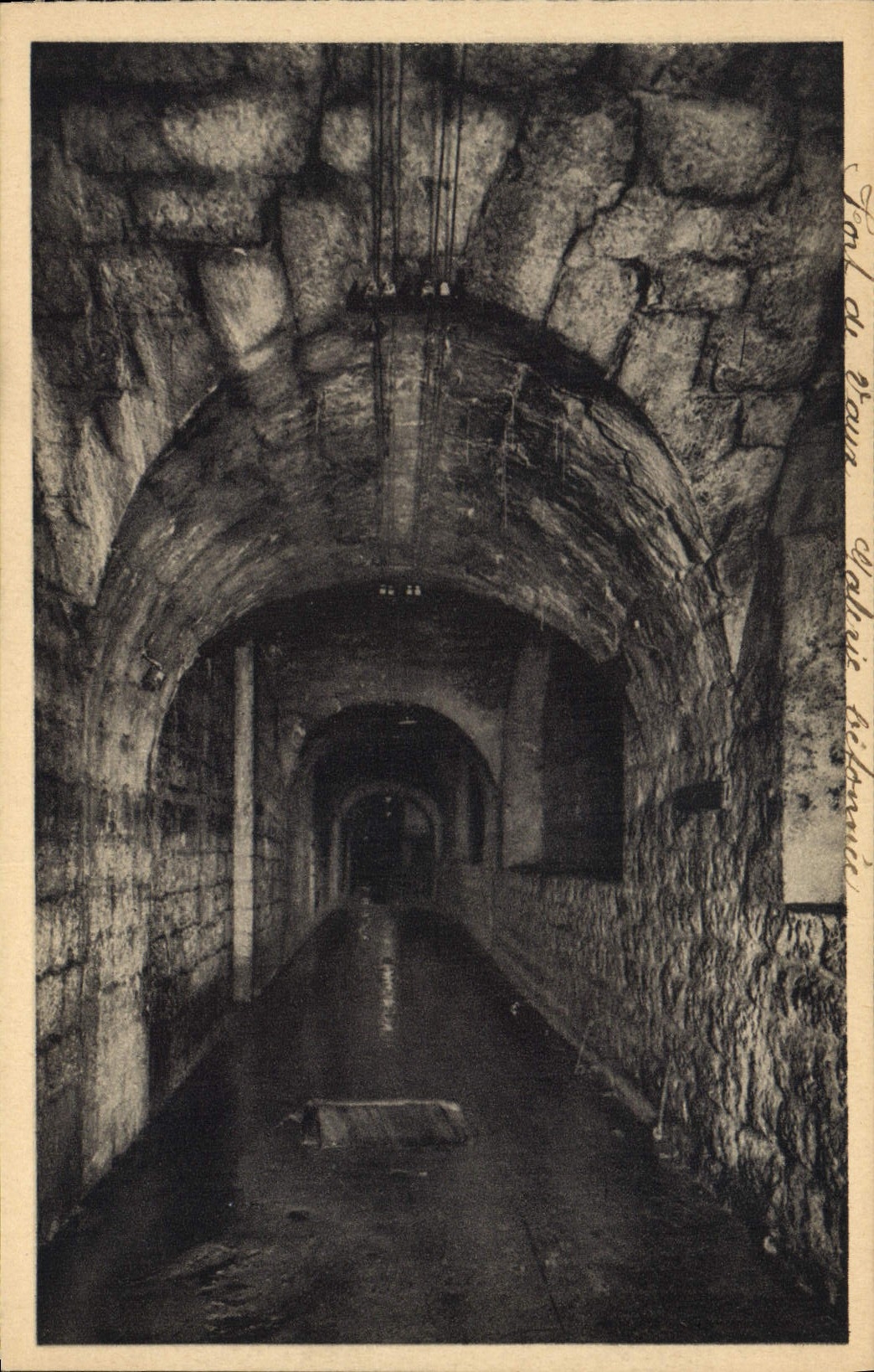 CPA Militaria Galerie Betonnee Du Fort De Vaux