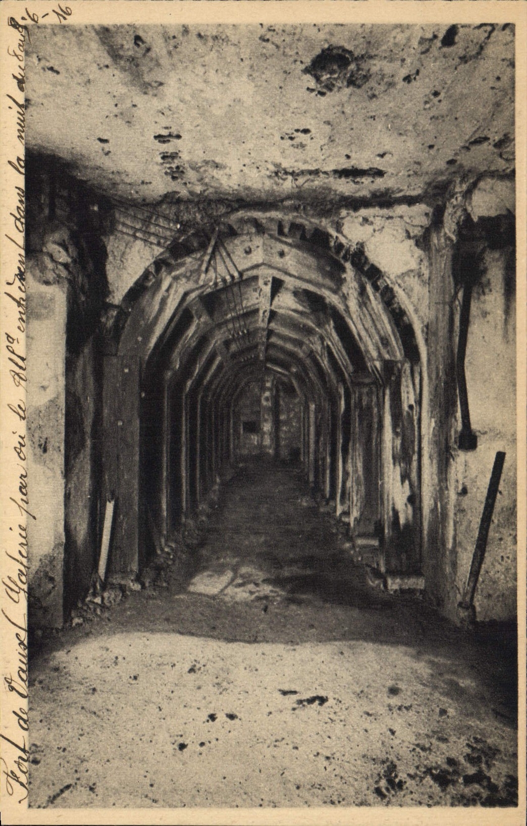 CPA Militaria Fort De Vaux Galerie Par Ou Les Allemands penetrerent dans la fort 
