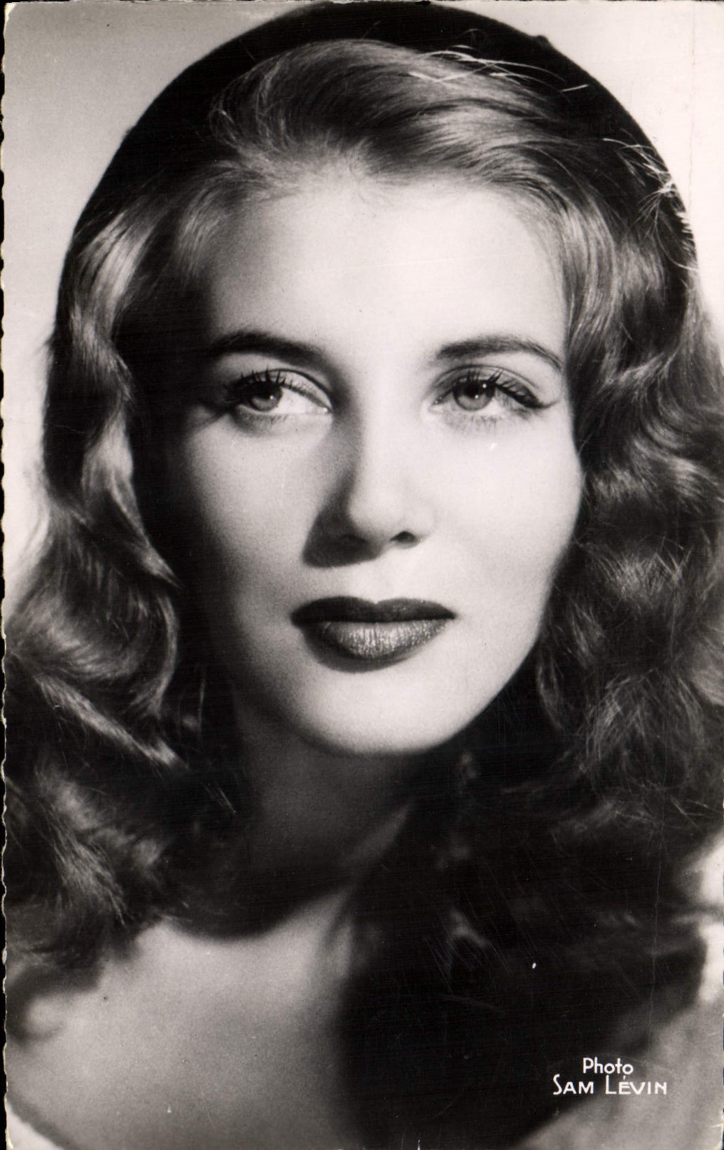 MODERN CARD Cinema Myriam Daughter-in-law