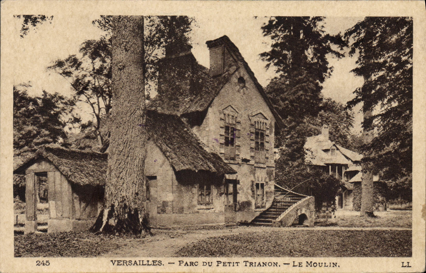 CPA Versailles Parc Du Petit Trianon Le Moulin