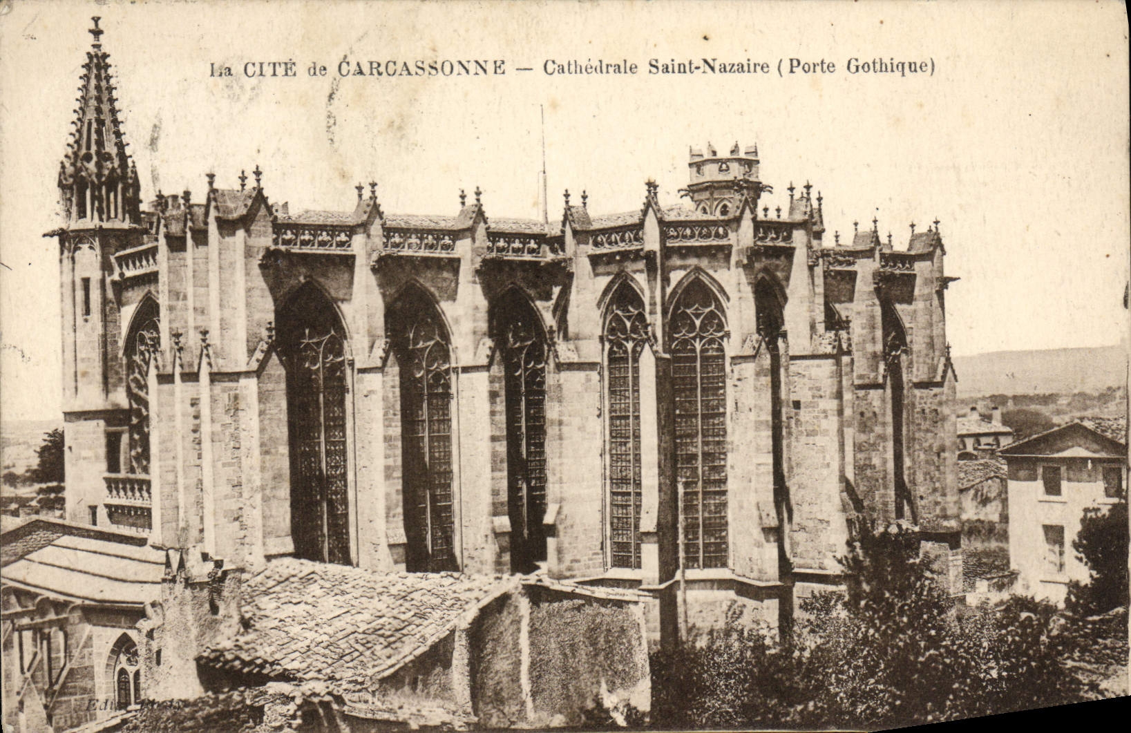 CPA La Cite De Carcassonne Cathedrale Saint Nazaire Porte gothique