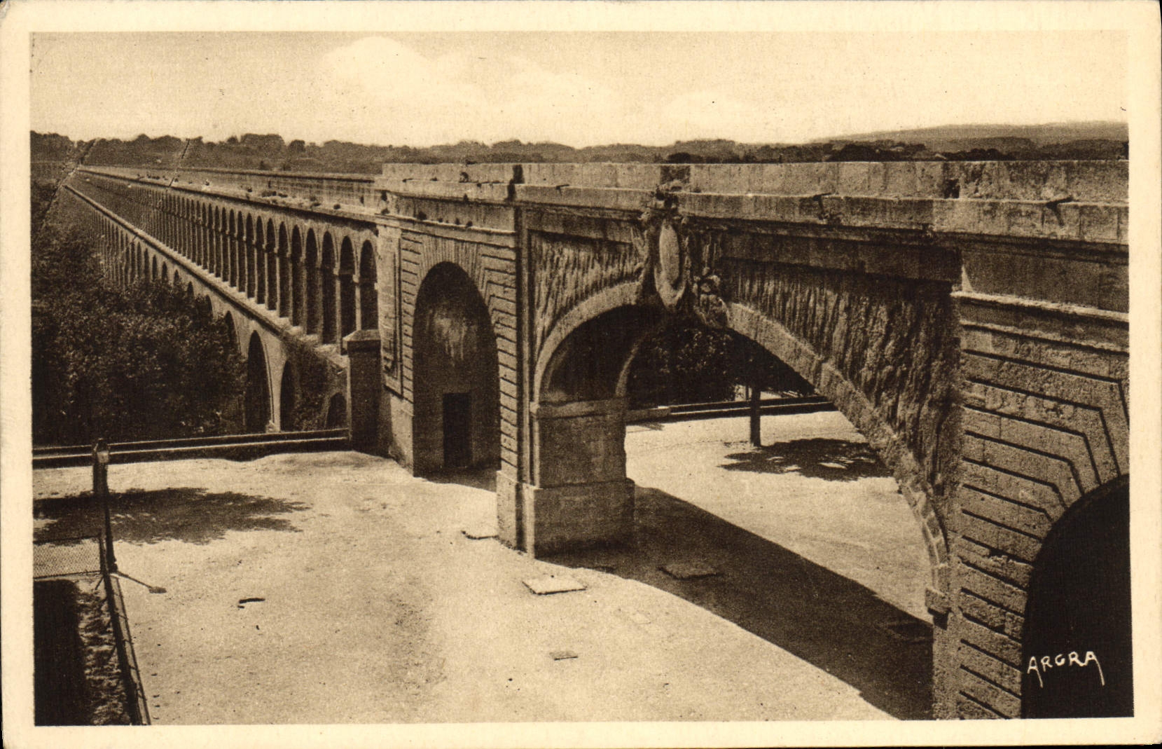 VINTAGE POSTCARD Montpellier the Holy Aqueduct Clement