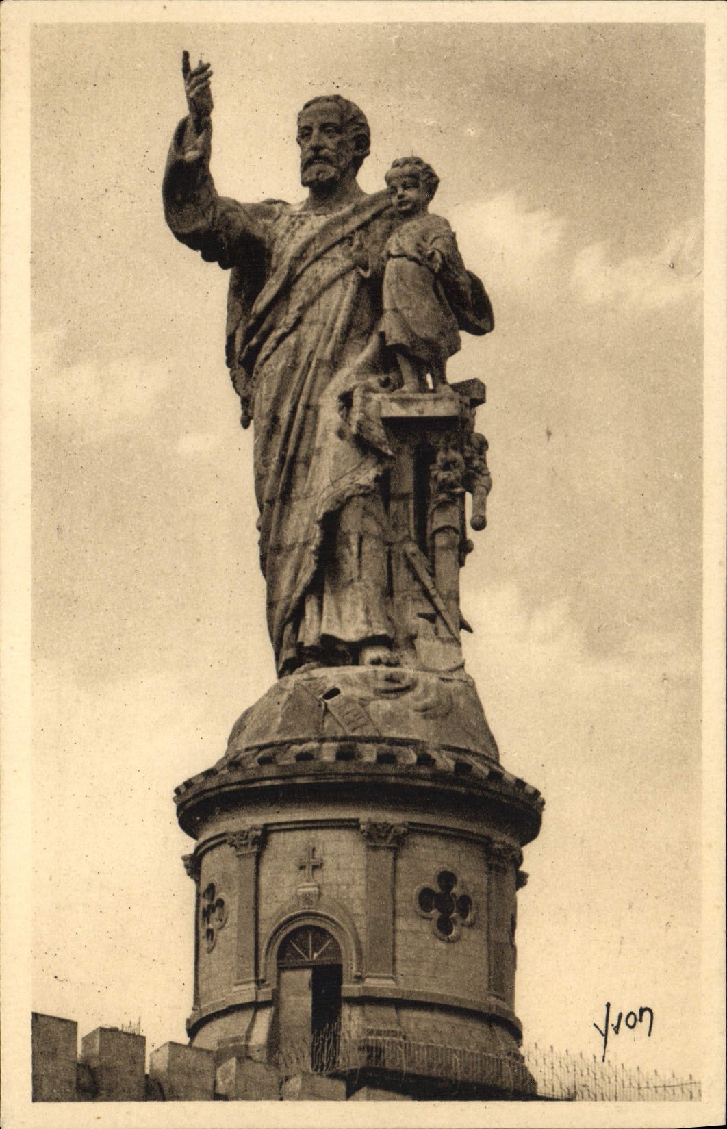 CPA Le Velay Le Puy St Joseph De Bon Espoir Statue monumentale en ciment arme