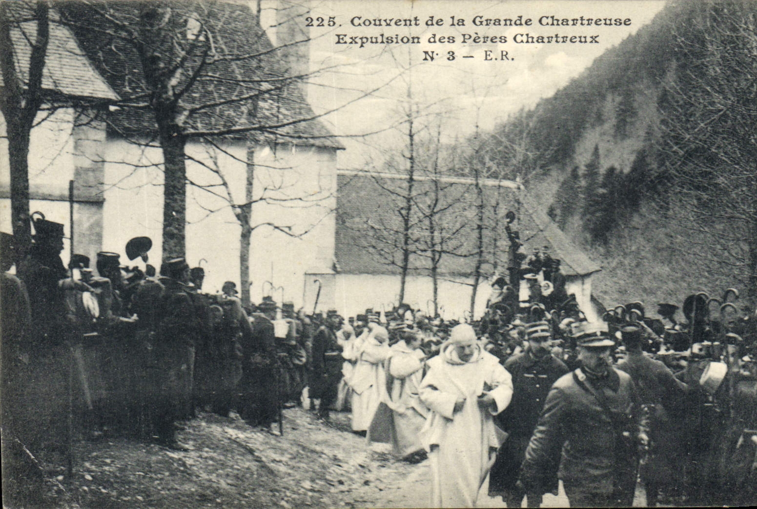 CPA Couvent de la Grande Chartreuse Expulsion des Peres Chartreux le 29 avril 1903