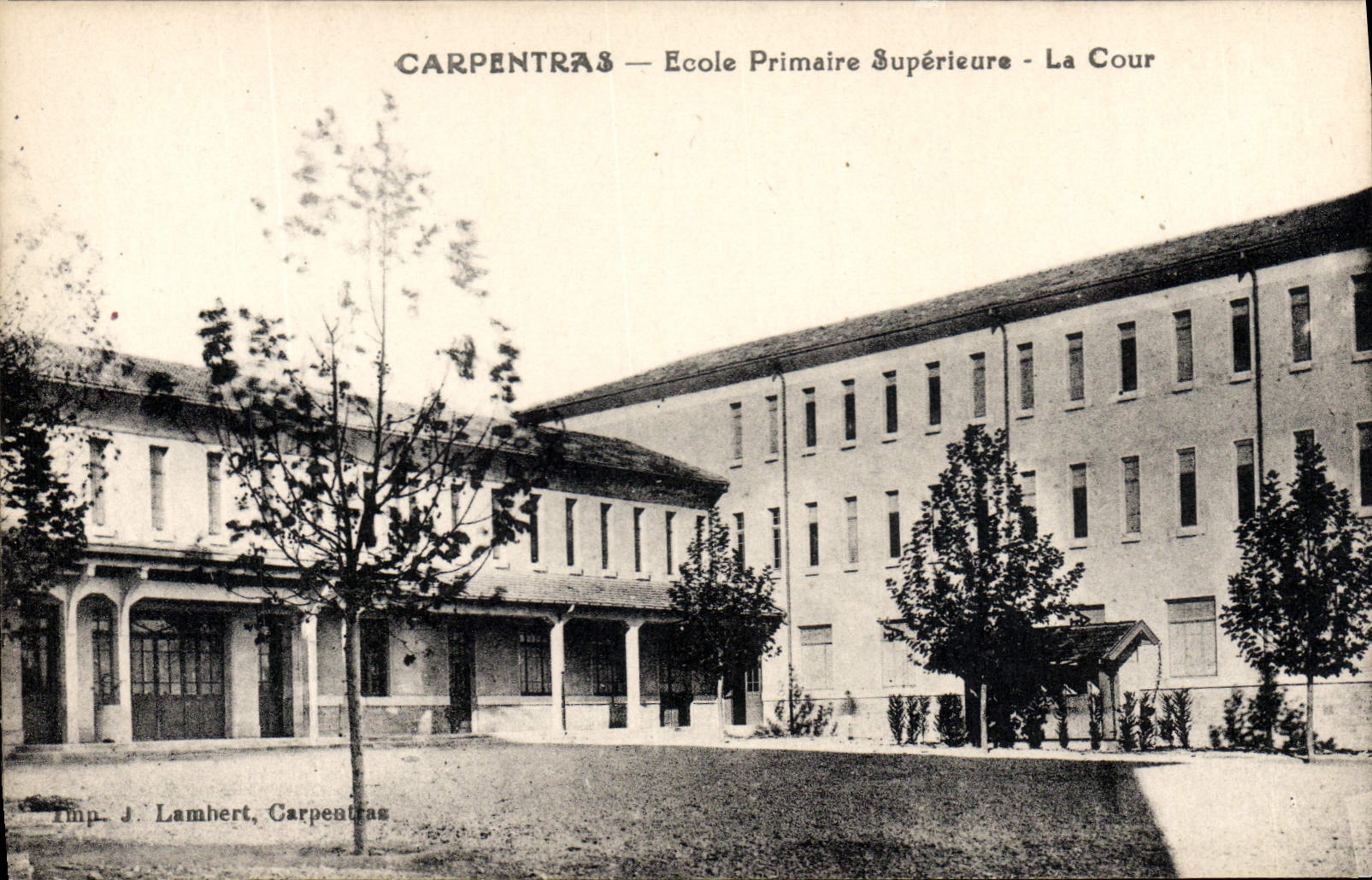 Una tribunal más superior de la escuela primaria de Carpentras de la POSTAL de la VENDIMIA