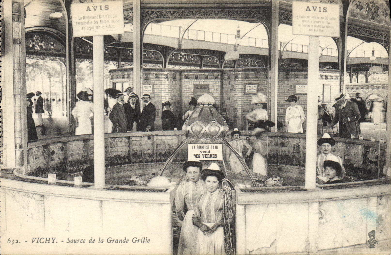 CPA Thermalisme Vichy Source de la grande grille