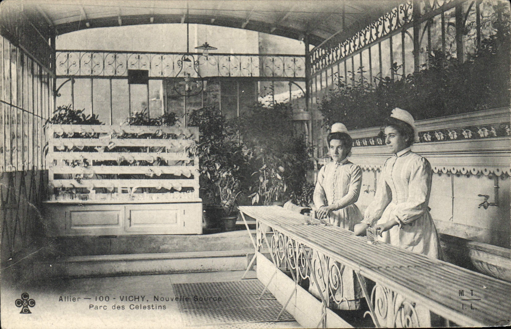CPA Thermalisme Vichy Nouvelle source Parc des Celestins