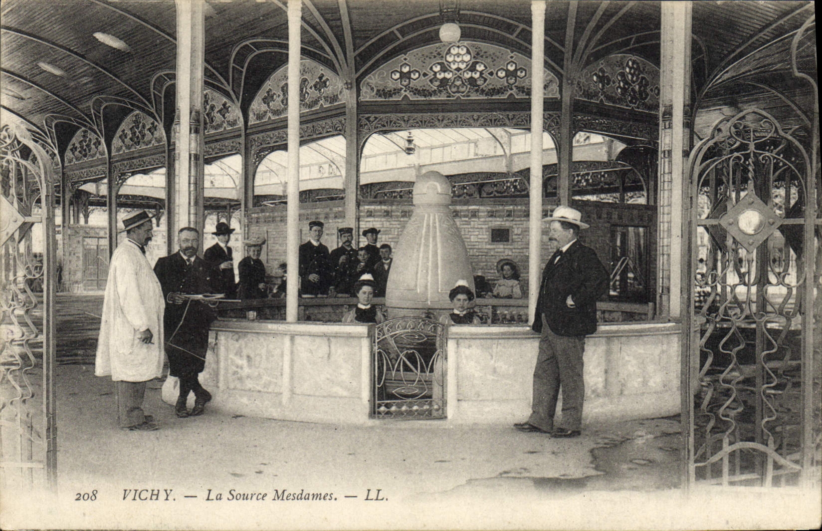 CPA Thermalisme Vichy La source Mesdames 