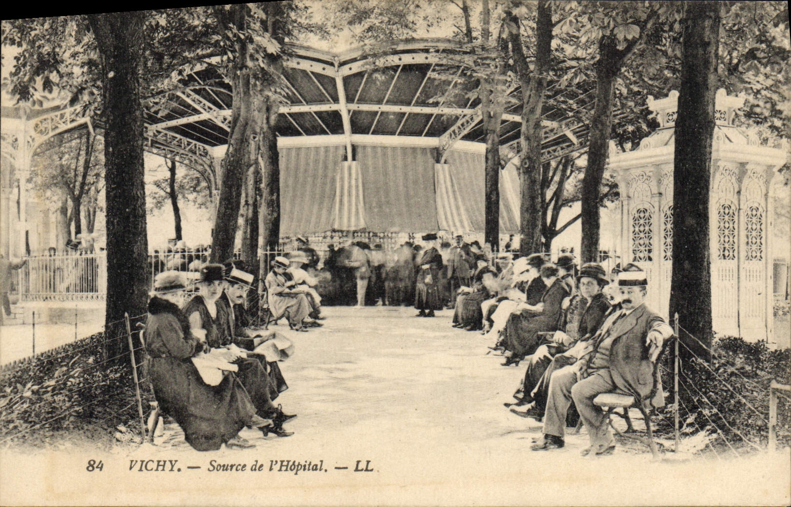 CPA Thermalisme Vichy Source de l'hopital