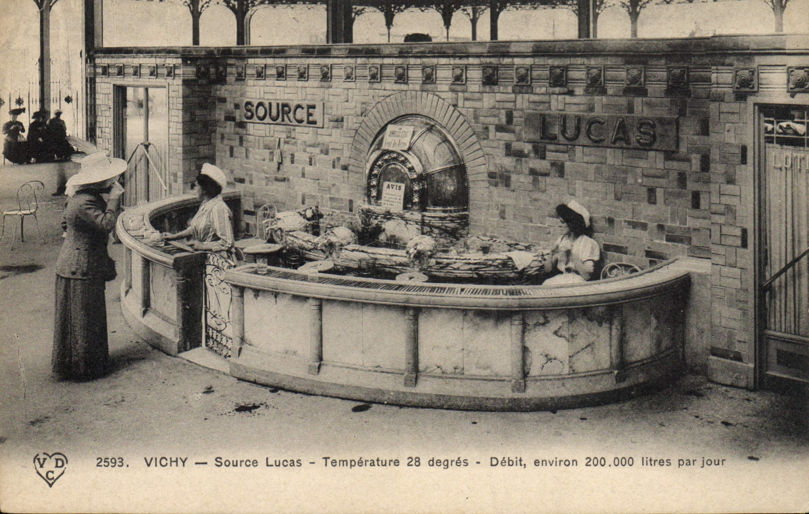 CPA Thermalisme Vichy Source lucas 