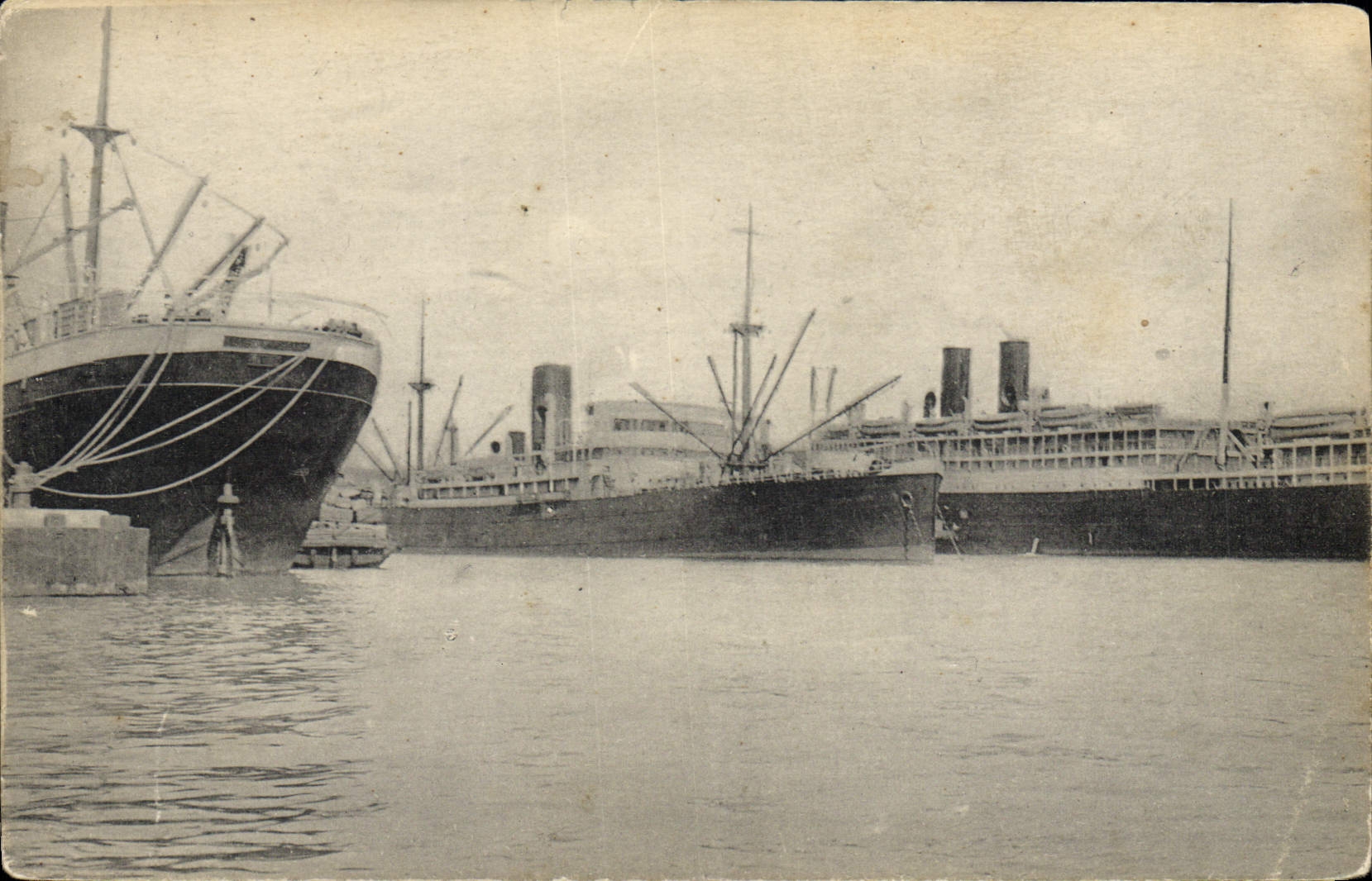 VINTAGE POSTCARD Marseilles Boat ports