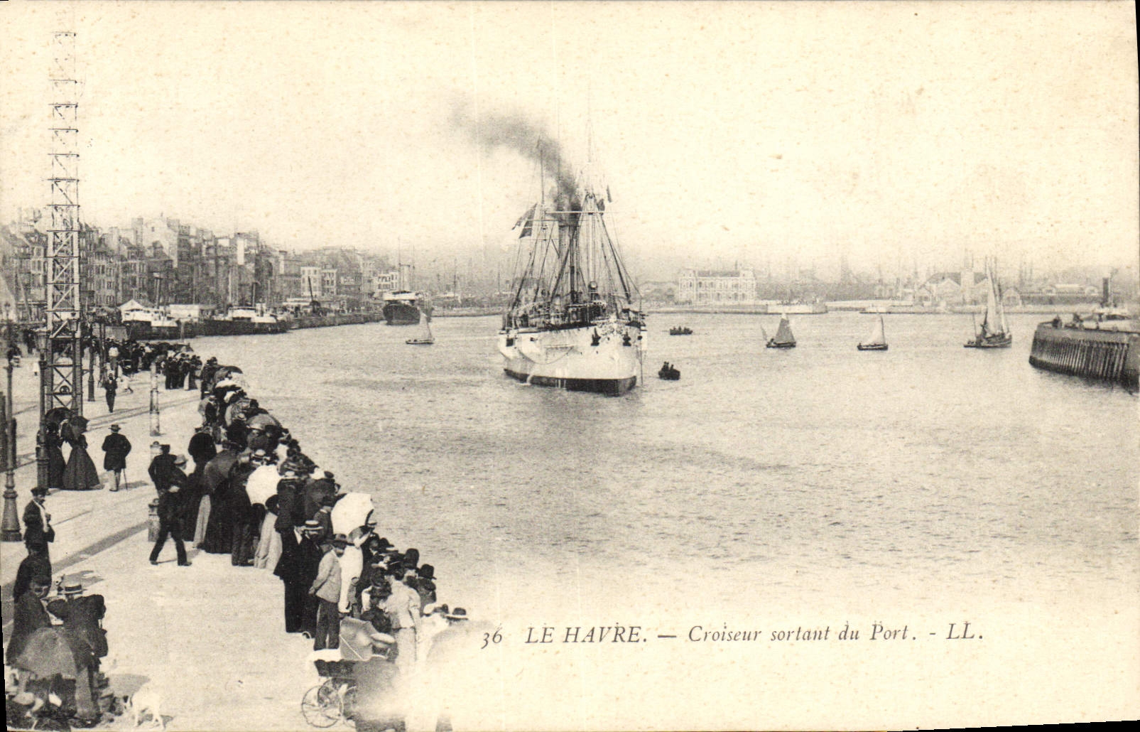 VINTAGE POSTCARD Boat Le Havre outgoing Cruiser of the port