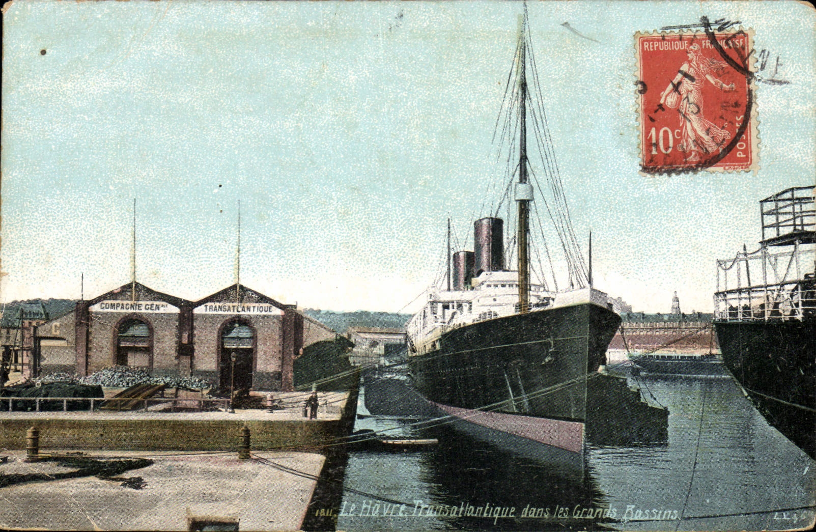 VINTAGE POSTCARD Boat Steamer Transatlantic Le Havre in the large basins