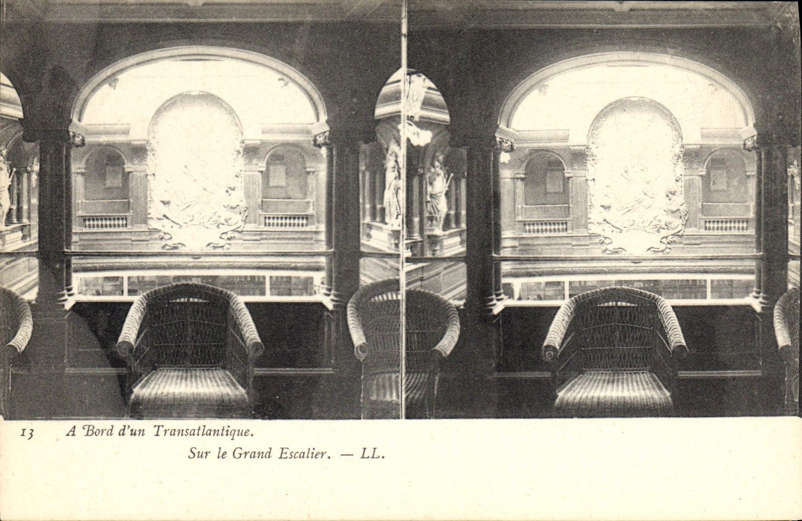 CPA Bateau Paquebot Transatlantique Sur le grand escalier