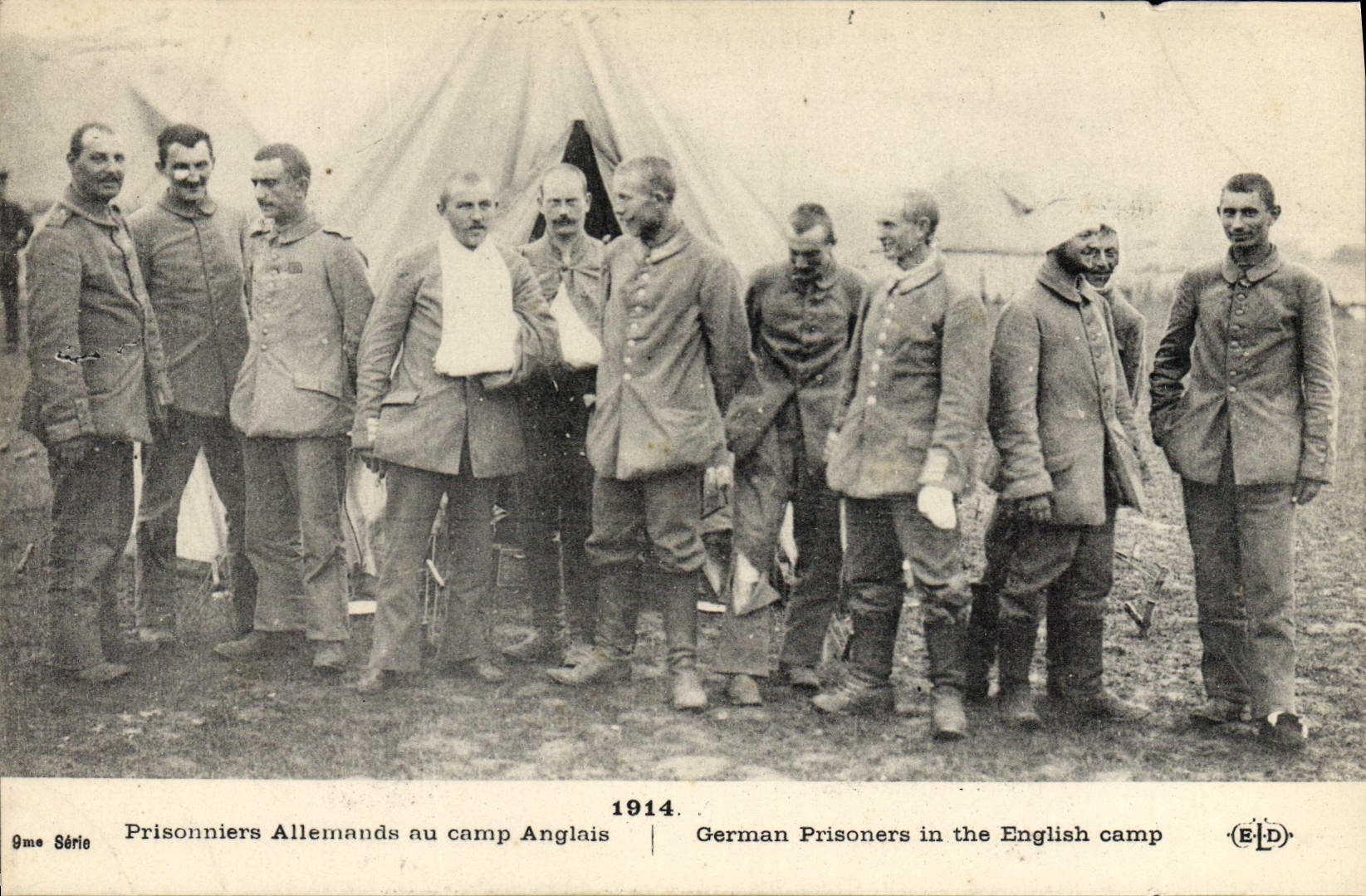 CPA Militaria Prisonniers allemands au camp anglais