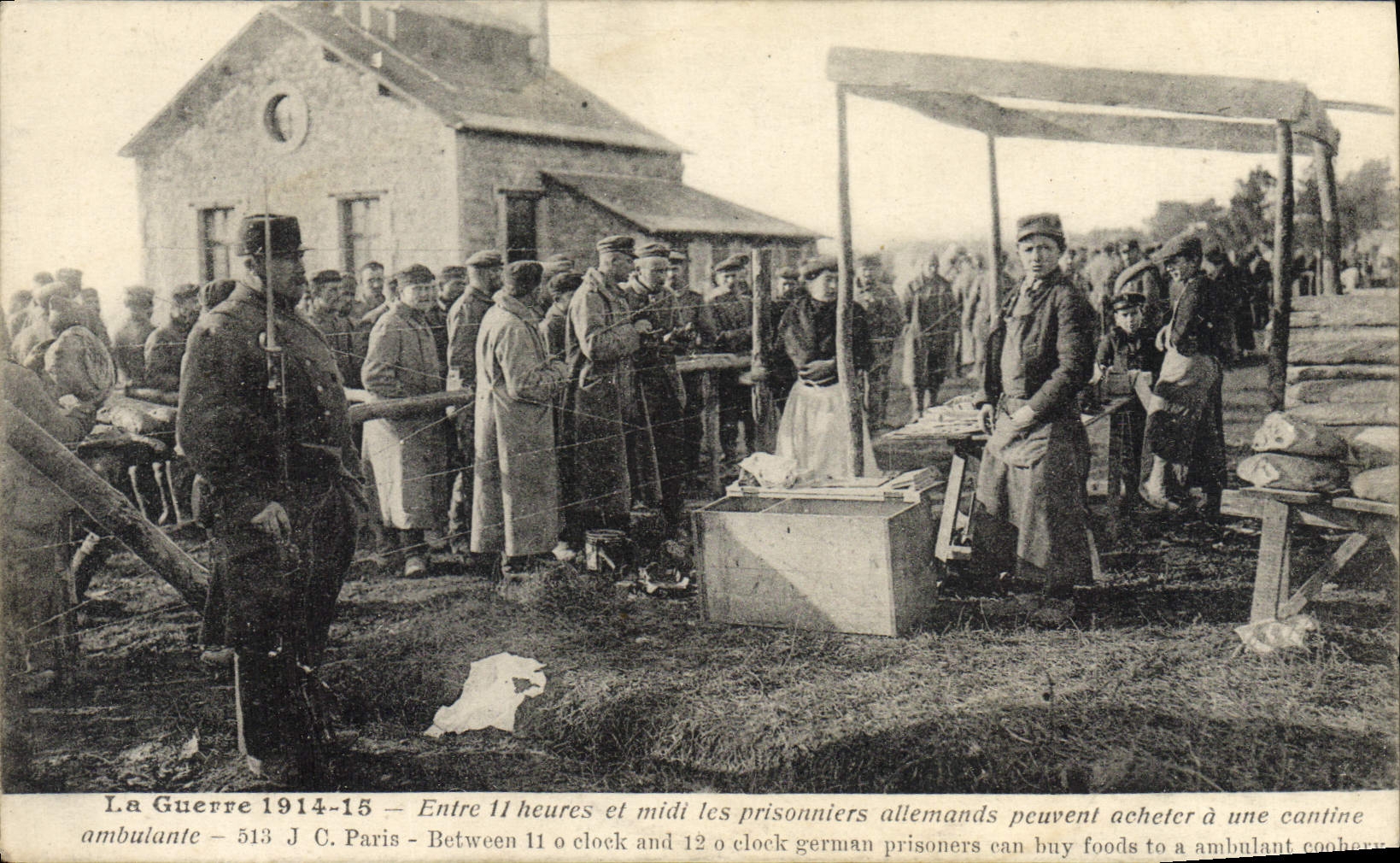 CPA Militaria Les Prisonniers allemands peuvent acheter a une cantine ambulante 