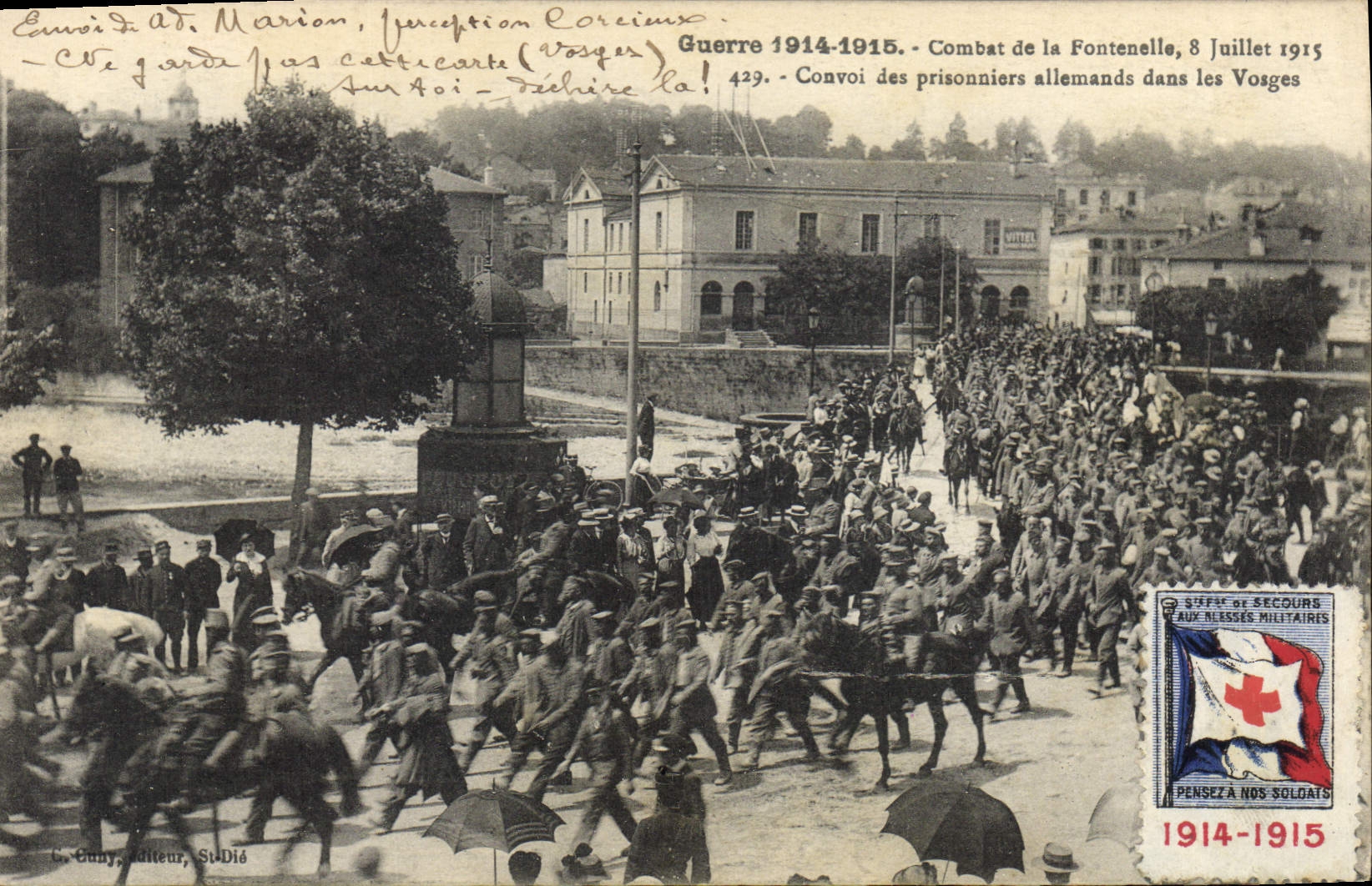 CPA Militaria Combat de la Fontenelle Convoi des prisonniers allemands dans les Vosges Vignette Croix Rouge