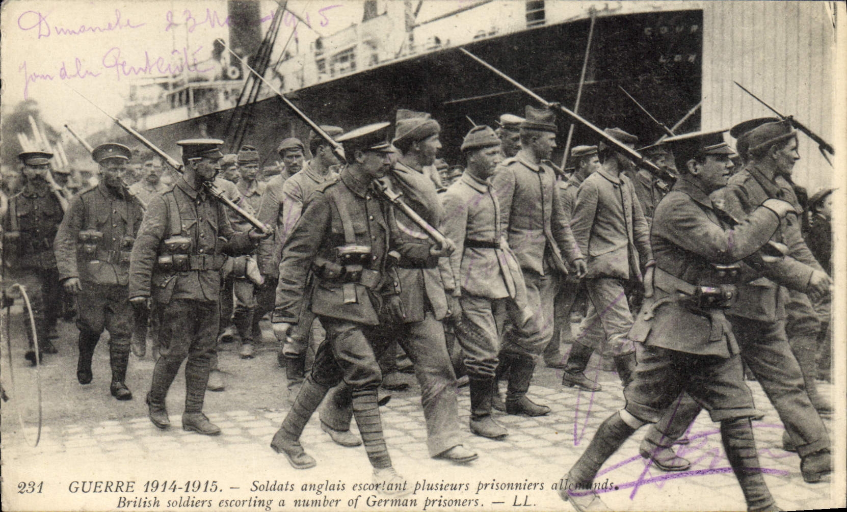 Soldados ingleses de Militaria de la POSTAL de la VENDIMIA que escoltan a varios presos alemanes
