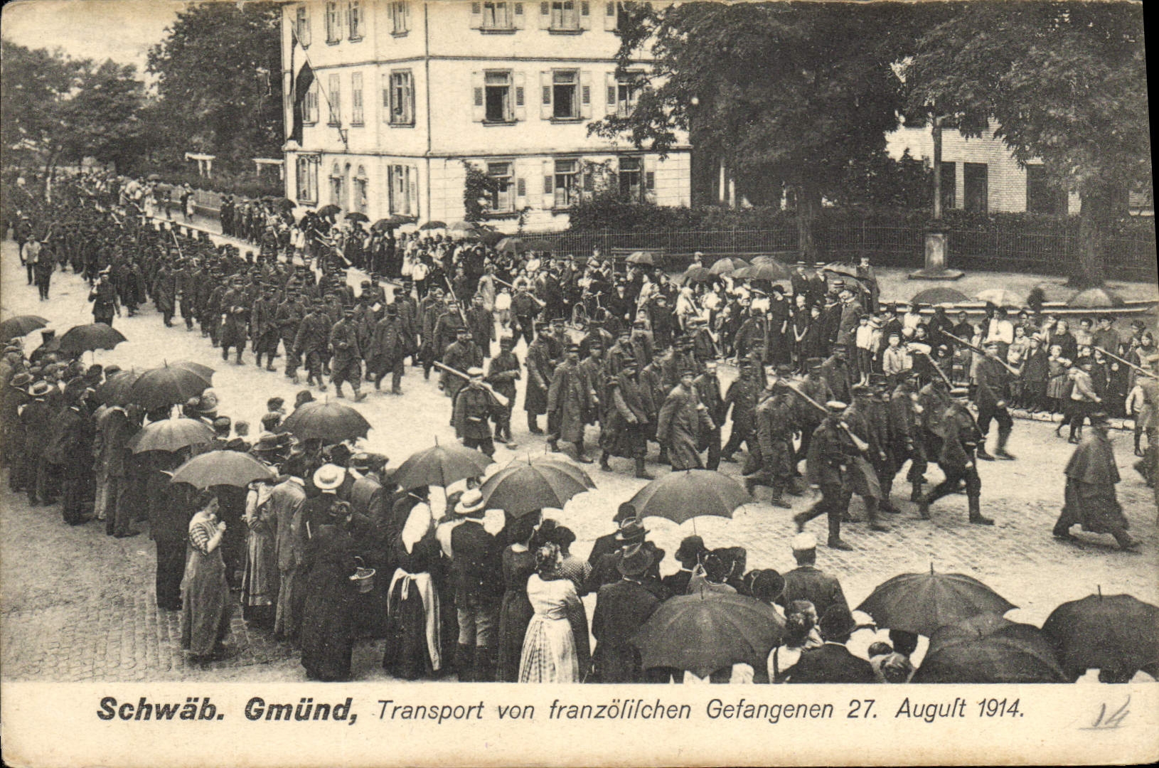 CPA Militaria Schwab Gmund Transport von franzolilchen Gefangenen 27 August 1914 Prisonniers