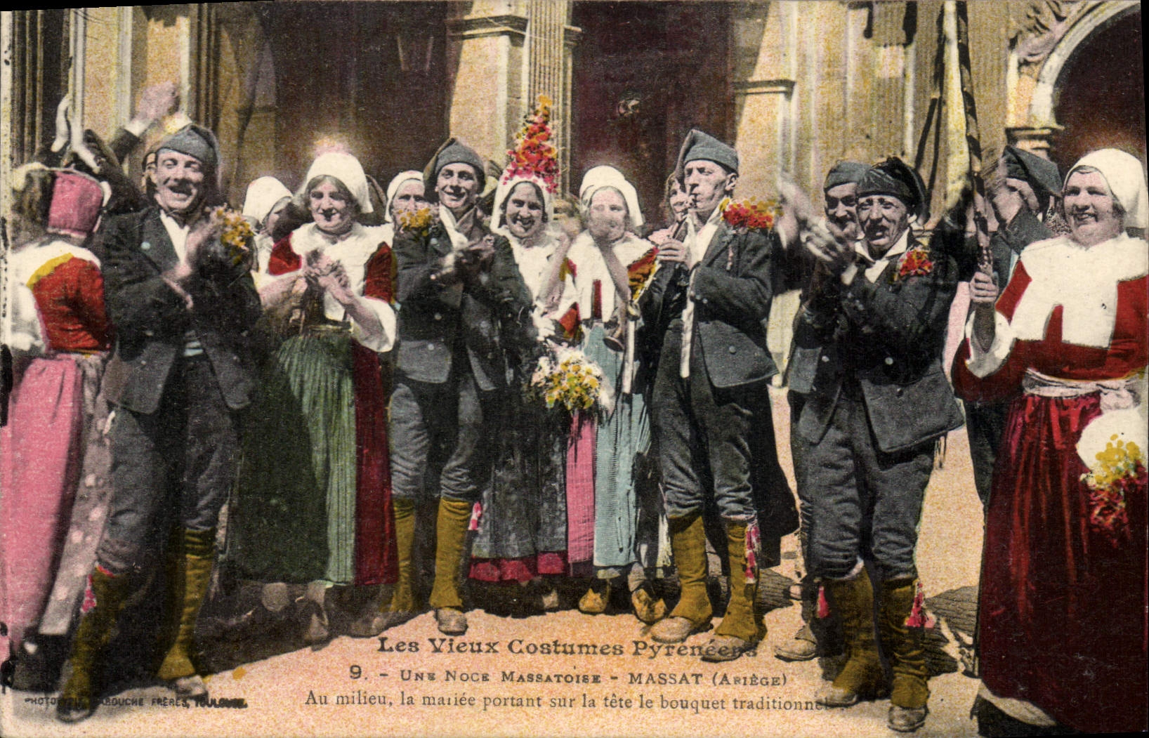 CPA Folklore Pyrenees Une noce Massatoise Massat 