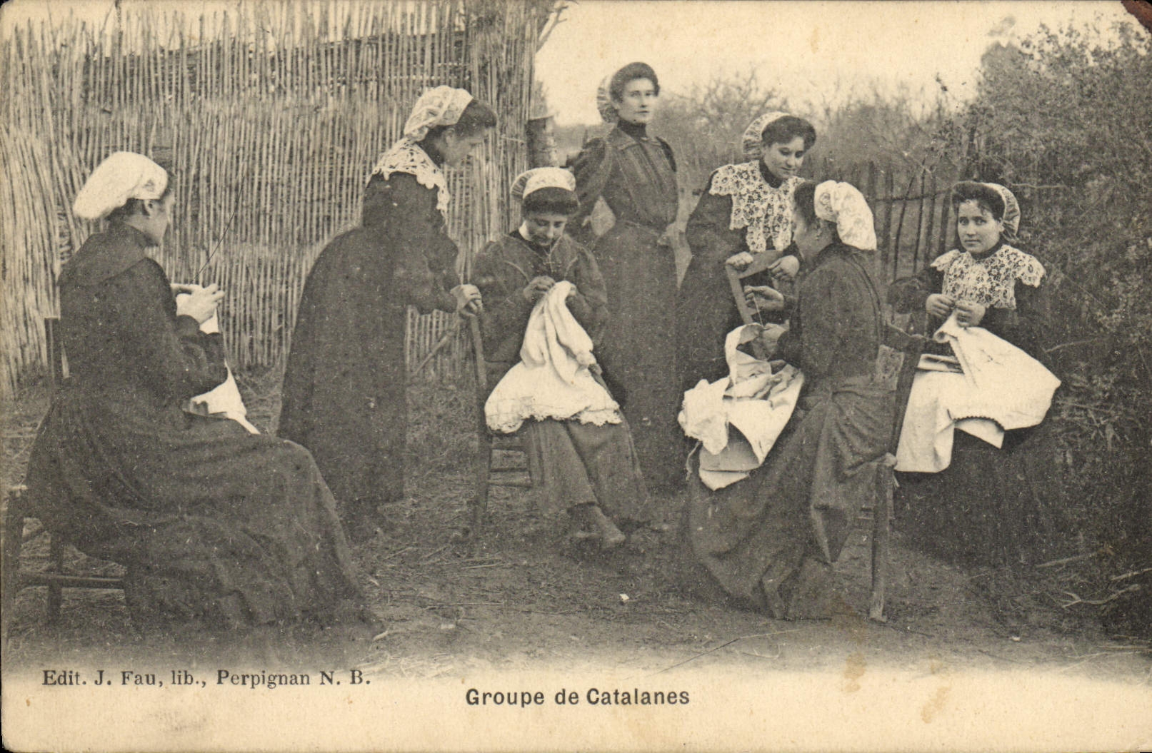 CPA Folklore Groupe de Catalanes