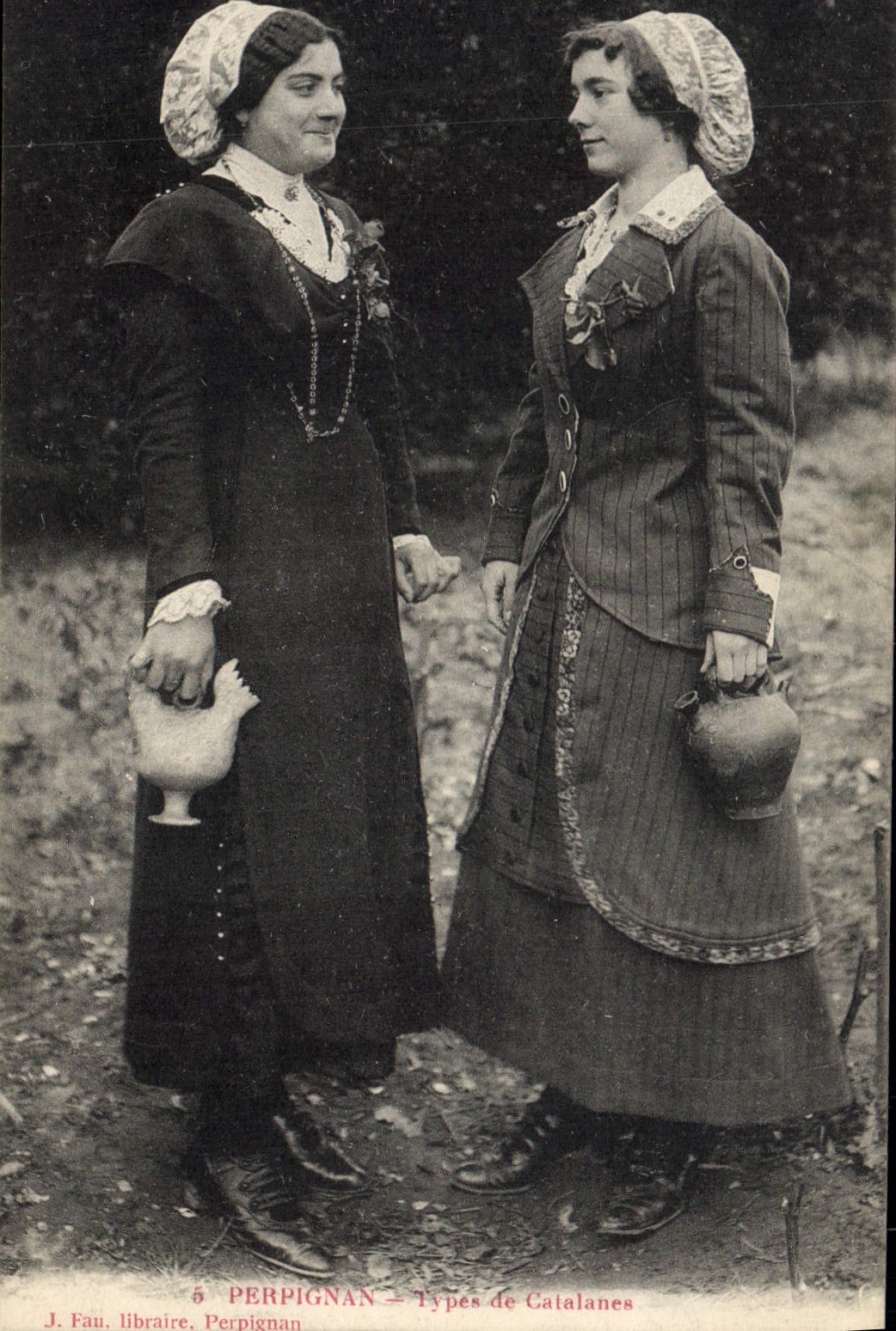 CPA Folklore Perpignan Types de Catalanes