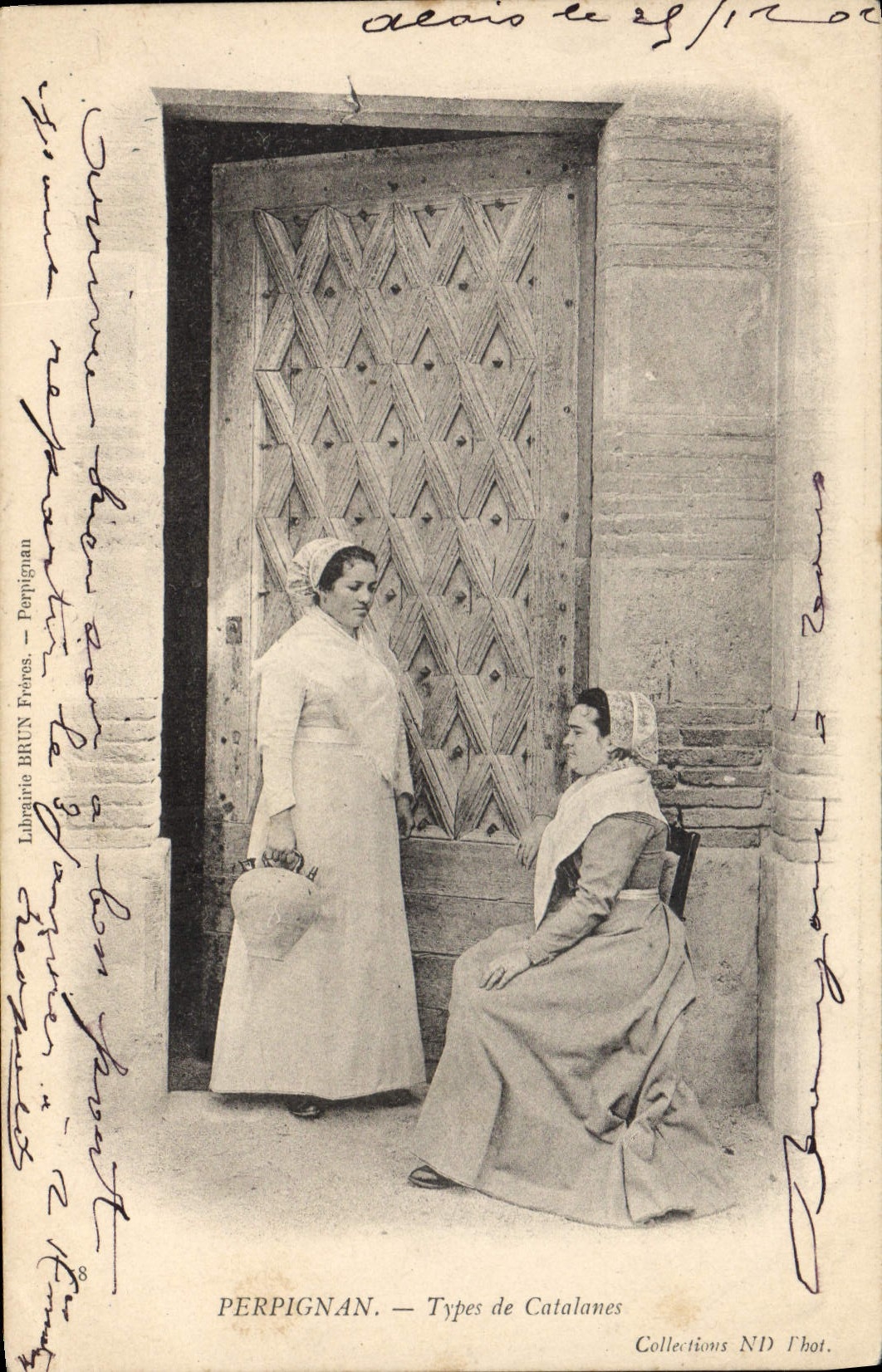 CPA Folklore Perpignan Types de Catalanes