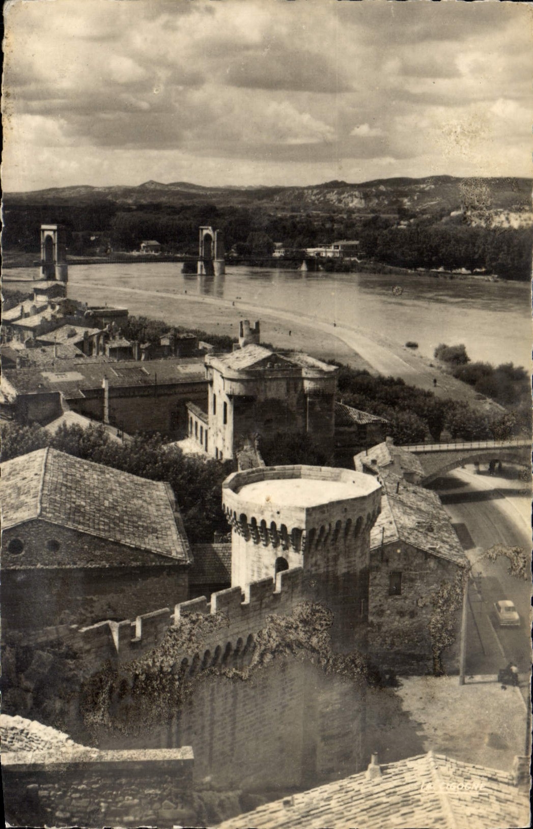 POSTAL MODERNA Avignon el Rhone y el nuevo puente