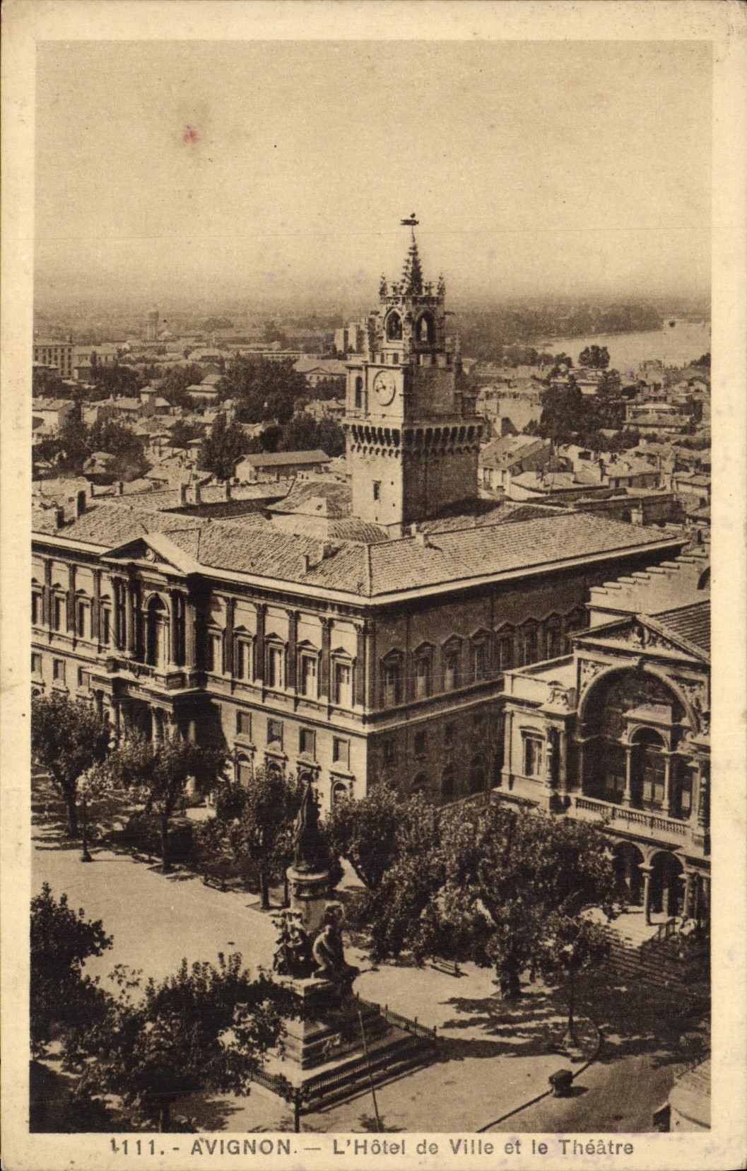 POSTAL Avignon de la VENDIMIA el ayuntamiento y el teatro