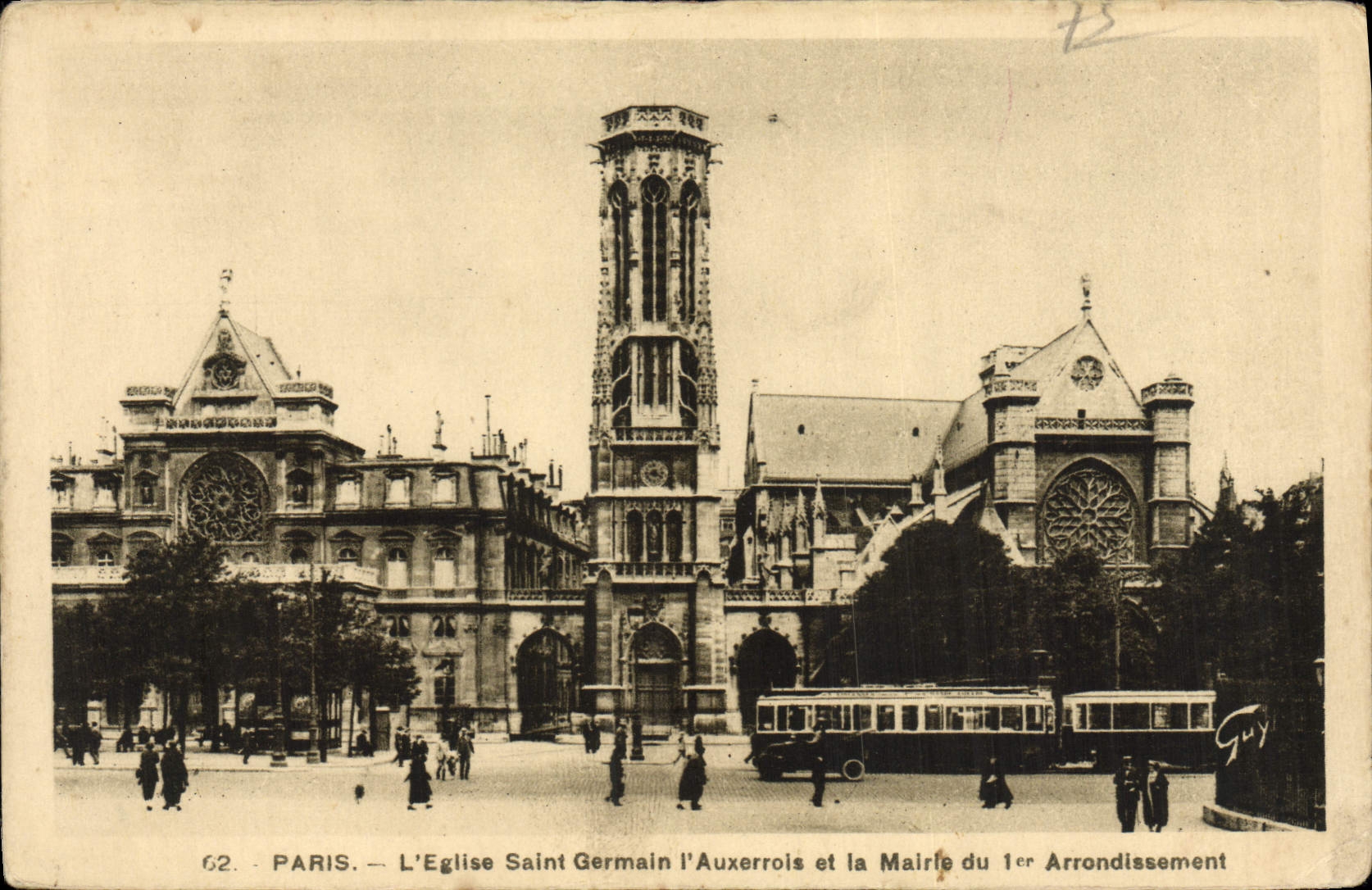 CPA Paris L'Eglise Saint Germain l'Auxerrois et le Mairie du 1er