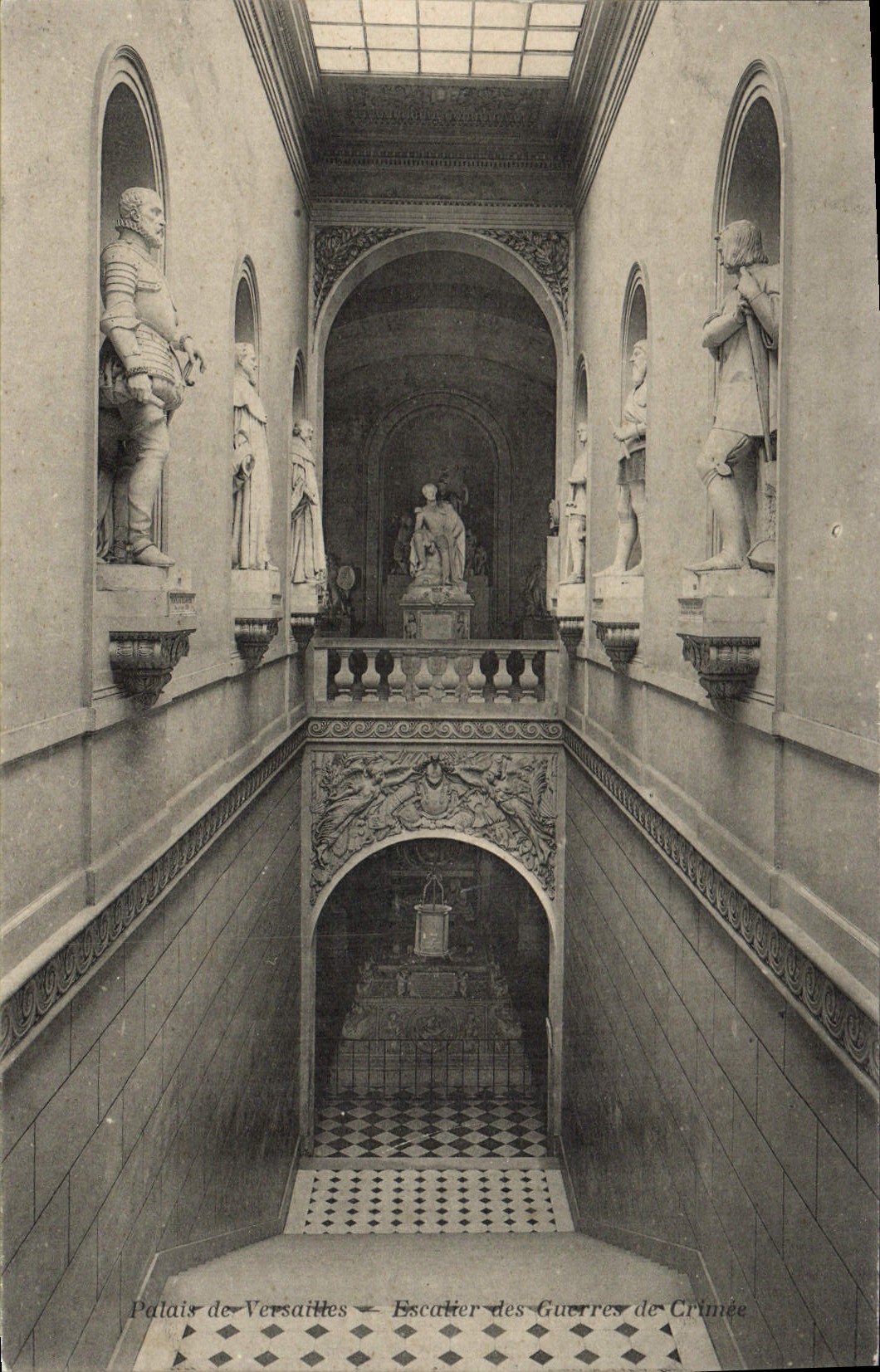 VINTAGE POSTCARD Palate of Versailles Staircase of the Crimean Wars