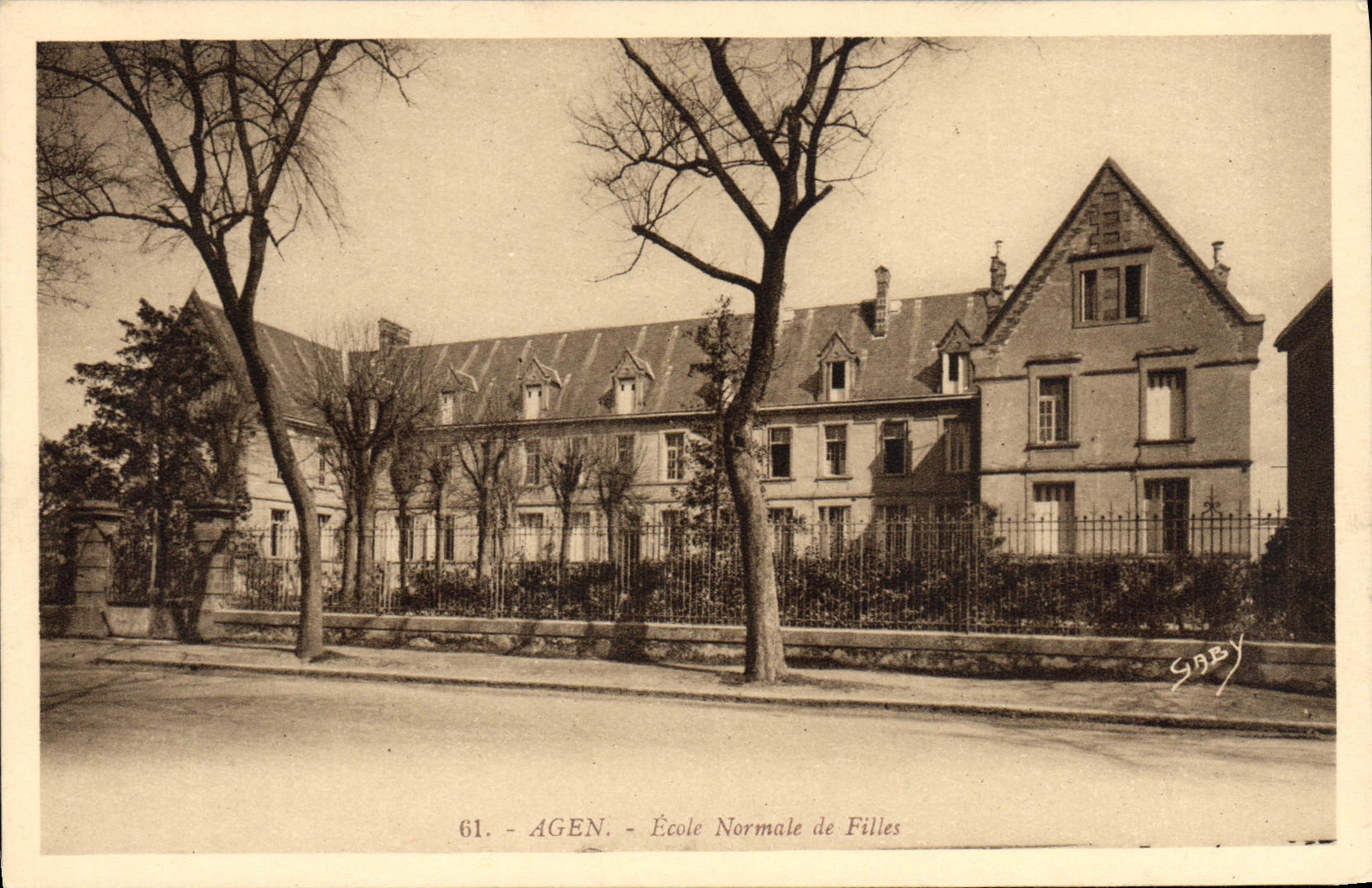 VINTAGE POSTCARD Teacher training school Agen girls