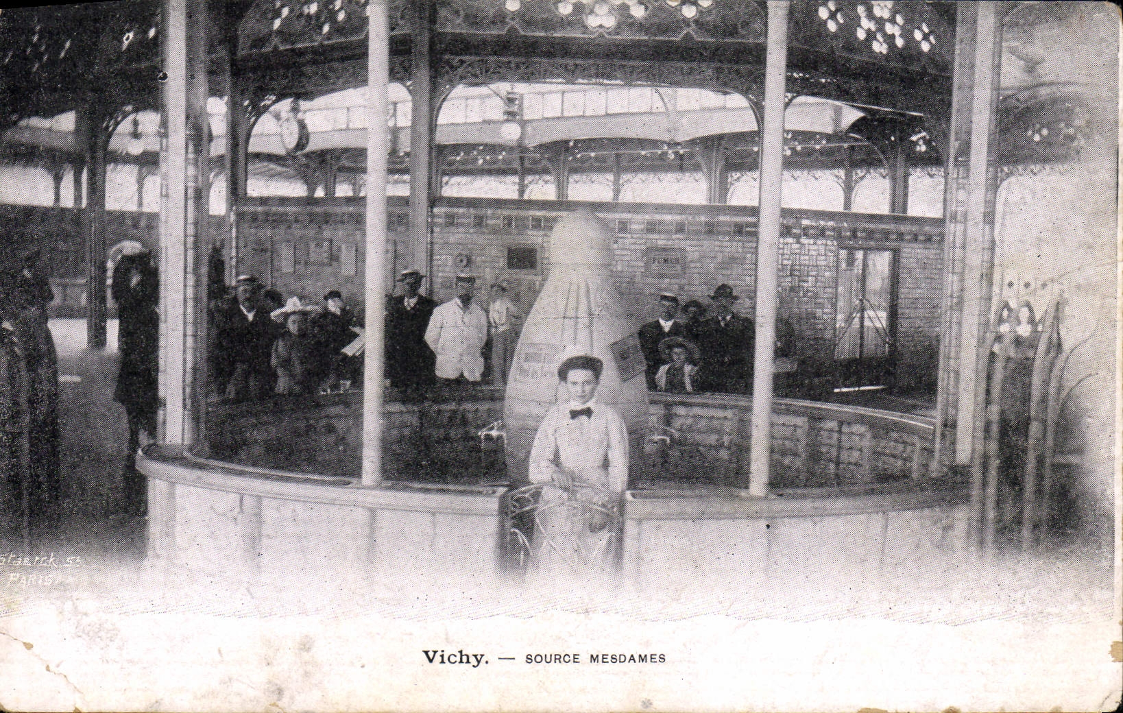 CPA Vichy Source Mesdames