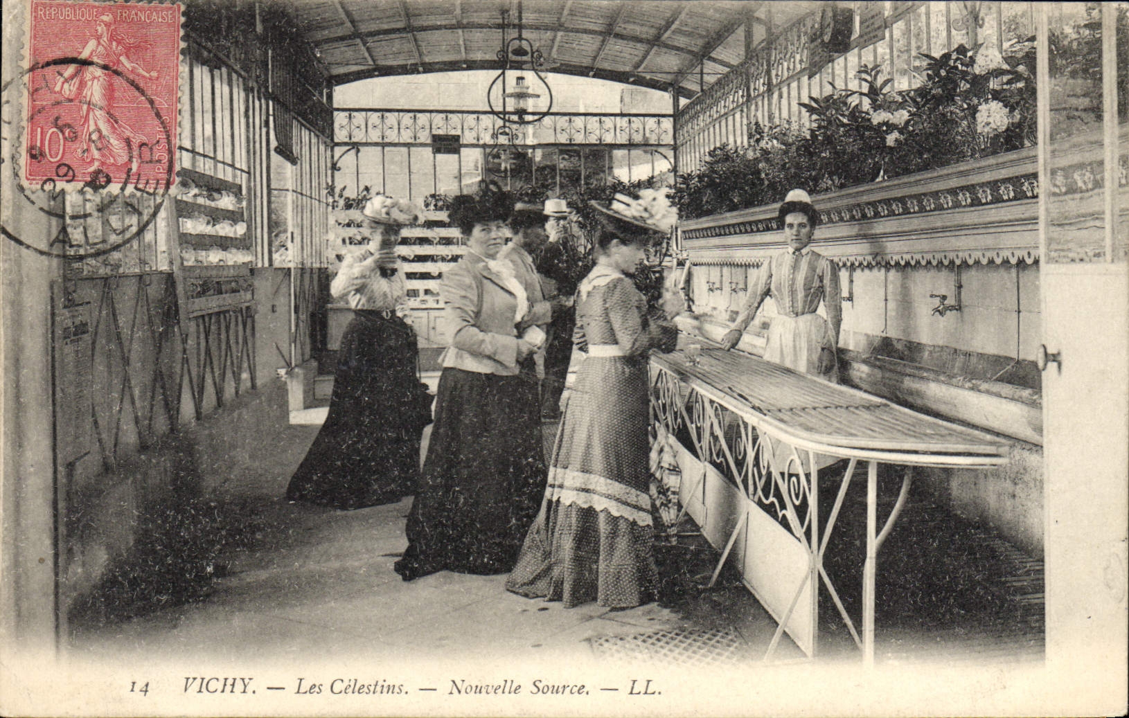 CPA Vichy Les Celestins Nouvelle Source