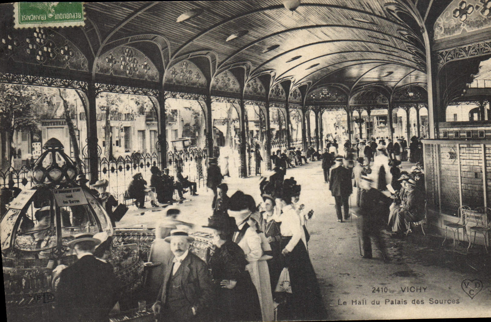 CPA Vichy Le Hall Du Palais Des Sources