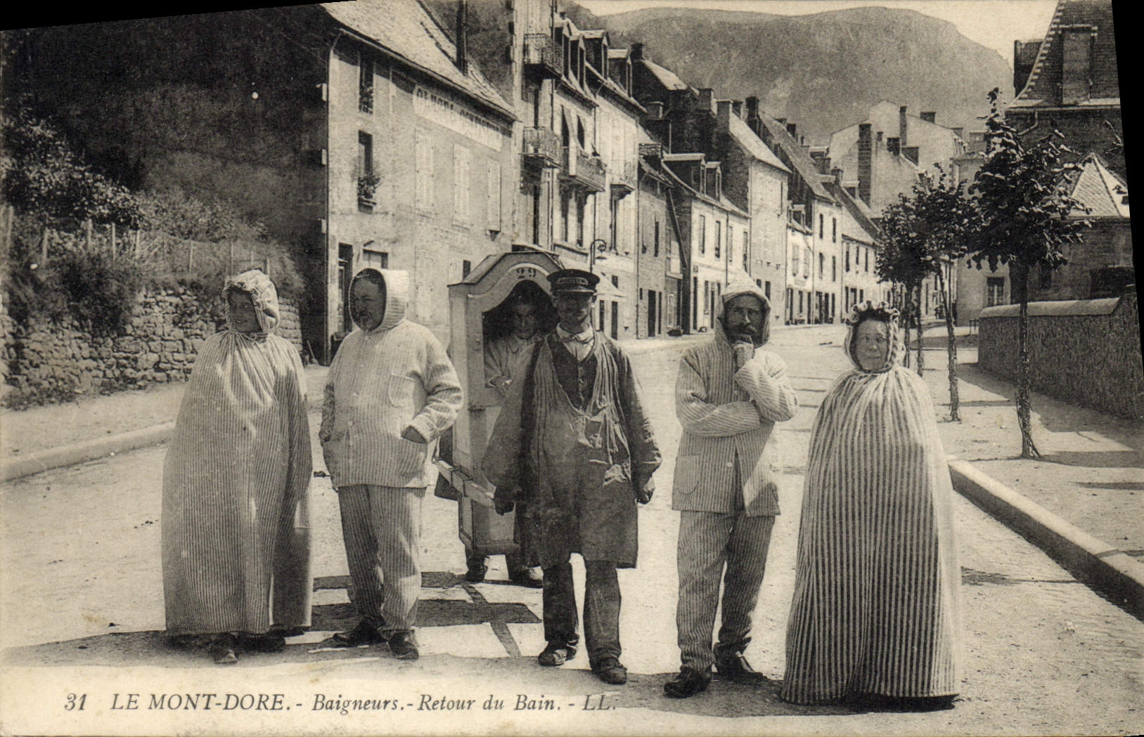 CPA Le Mont Dore Baigneurs Retour Du Bain