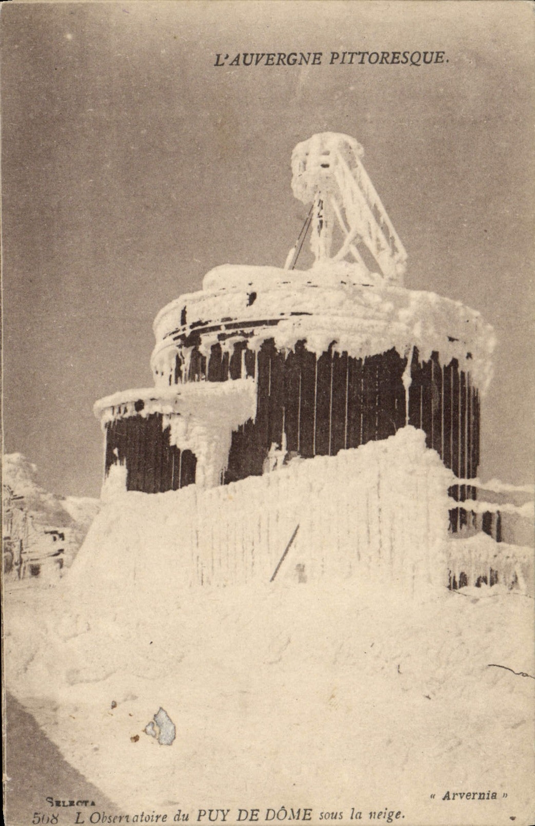 CPA L'Auvergne Pitoresque L'Observatoire Du Puy De Dome Sous La Neige