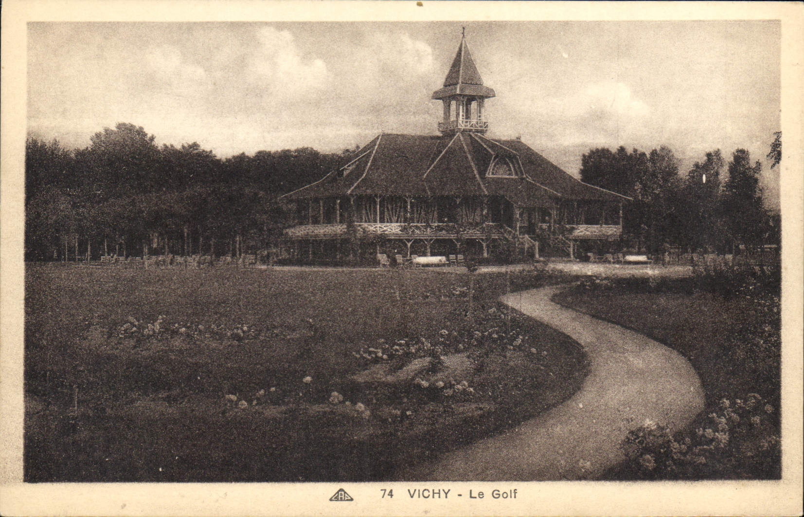 VINTAGE POSTCARD Vichy the Golf