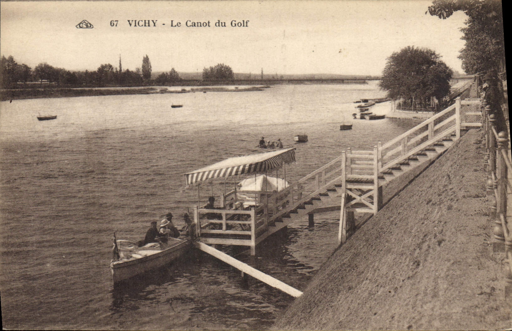 VINTAGE POSTCARD Vichy the Boat Of the Golf