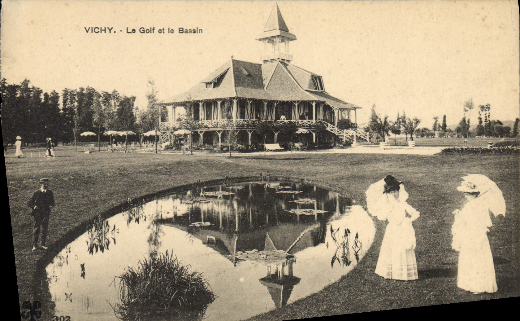 VINTAGE POSTCARD Vichy the Golf And the Basin