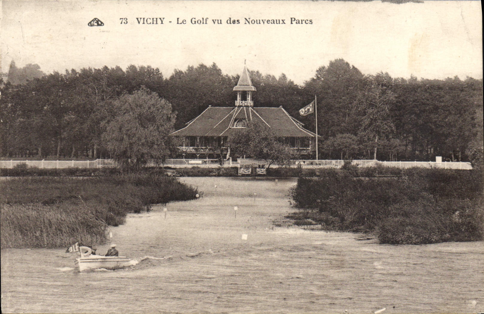 CPA Vichy Le Golf Vu Des Nouveaux Parcs
