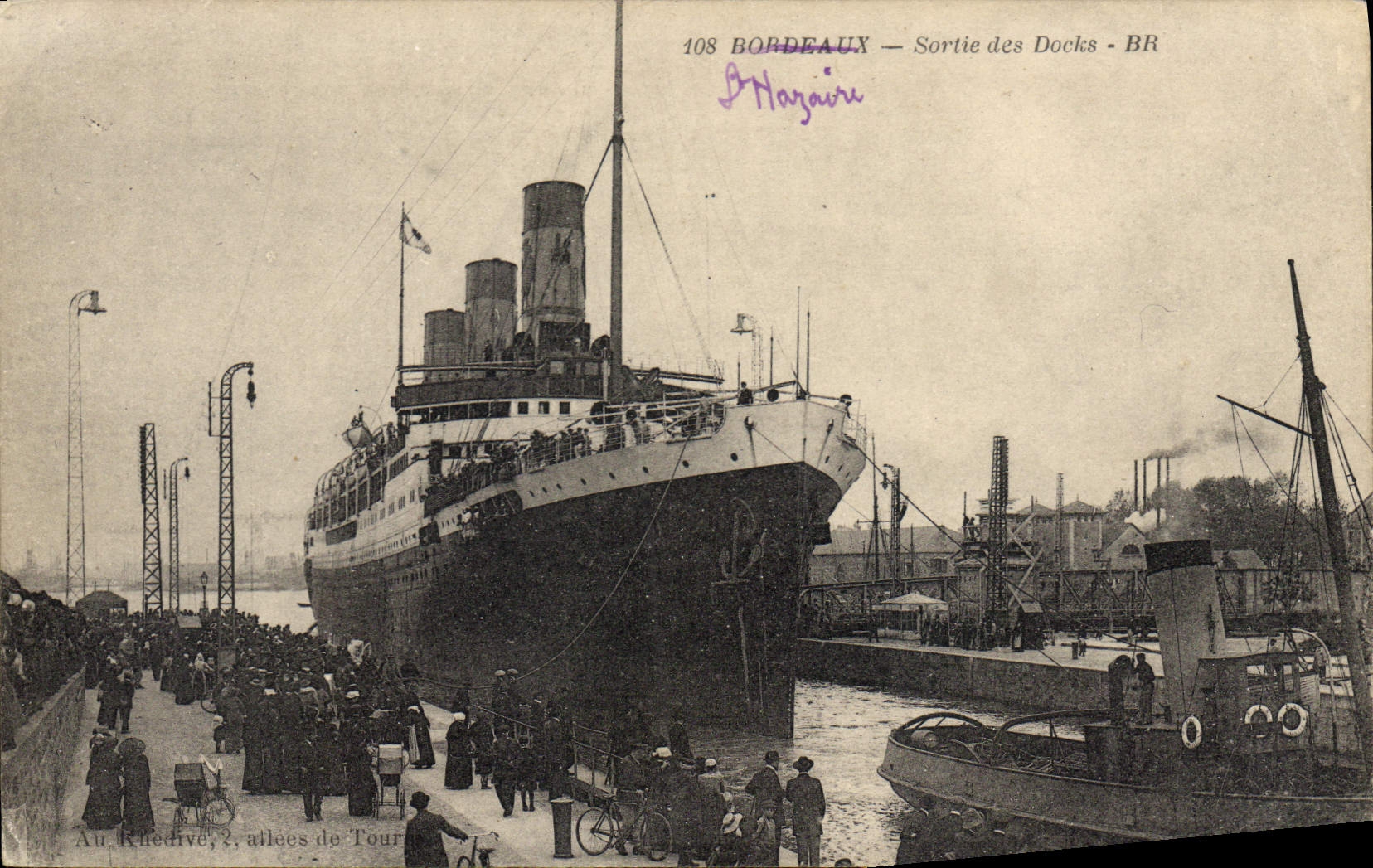 VINTAGE POSTCARD Boat Bordeaux Steamer Left the docks