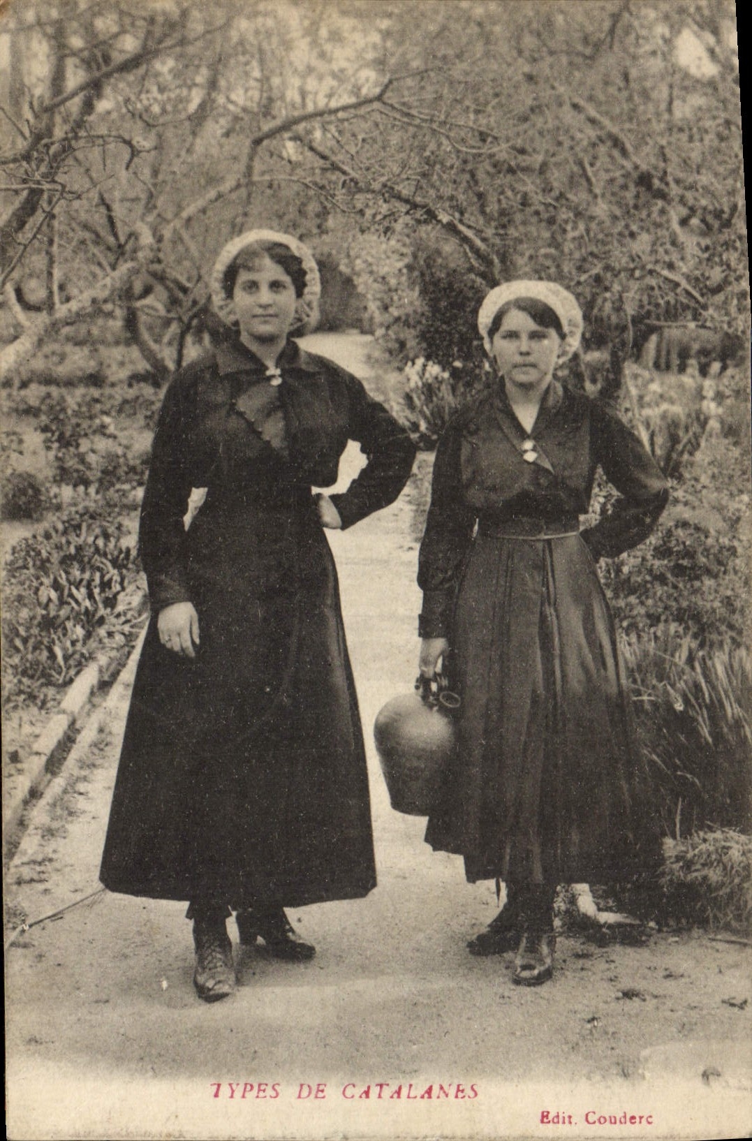 CPA Folklore Types de catalanes 