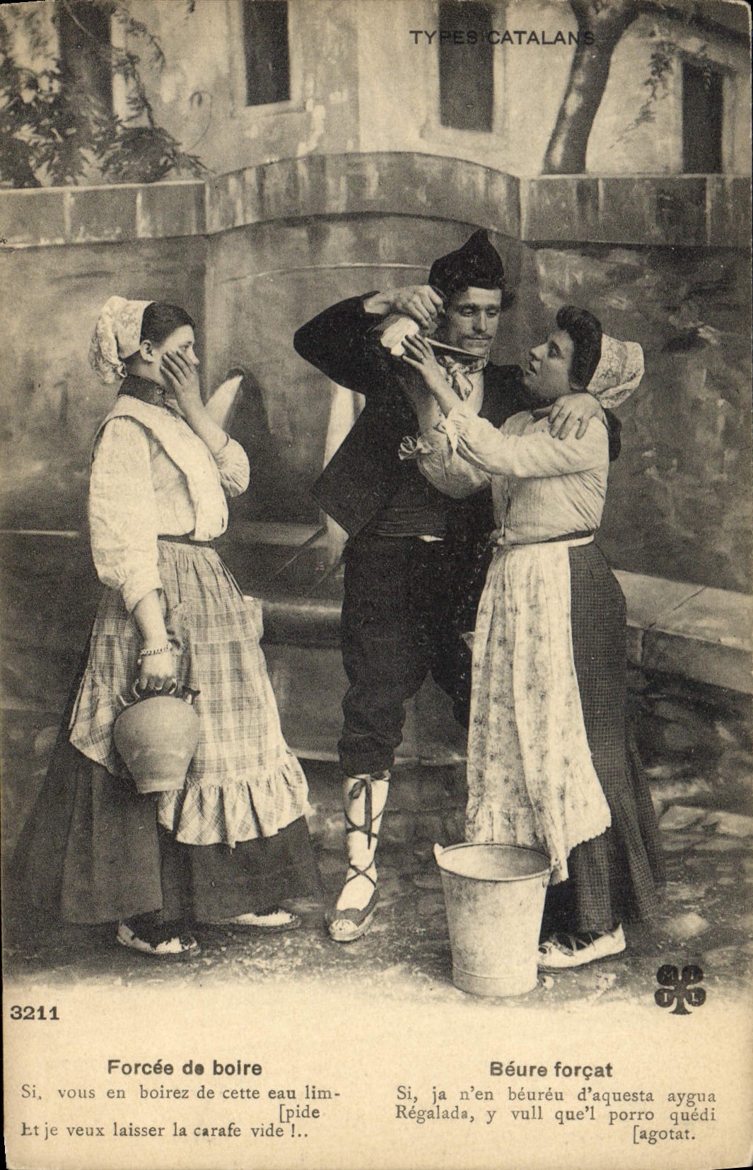 CPA Folklore Types catalans Forcee de boire