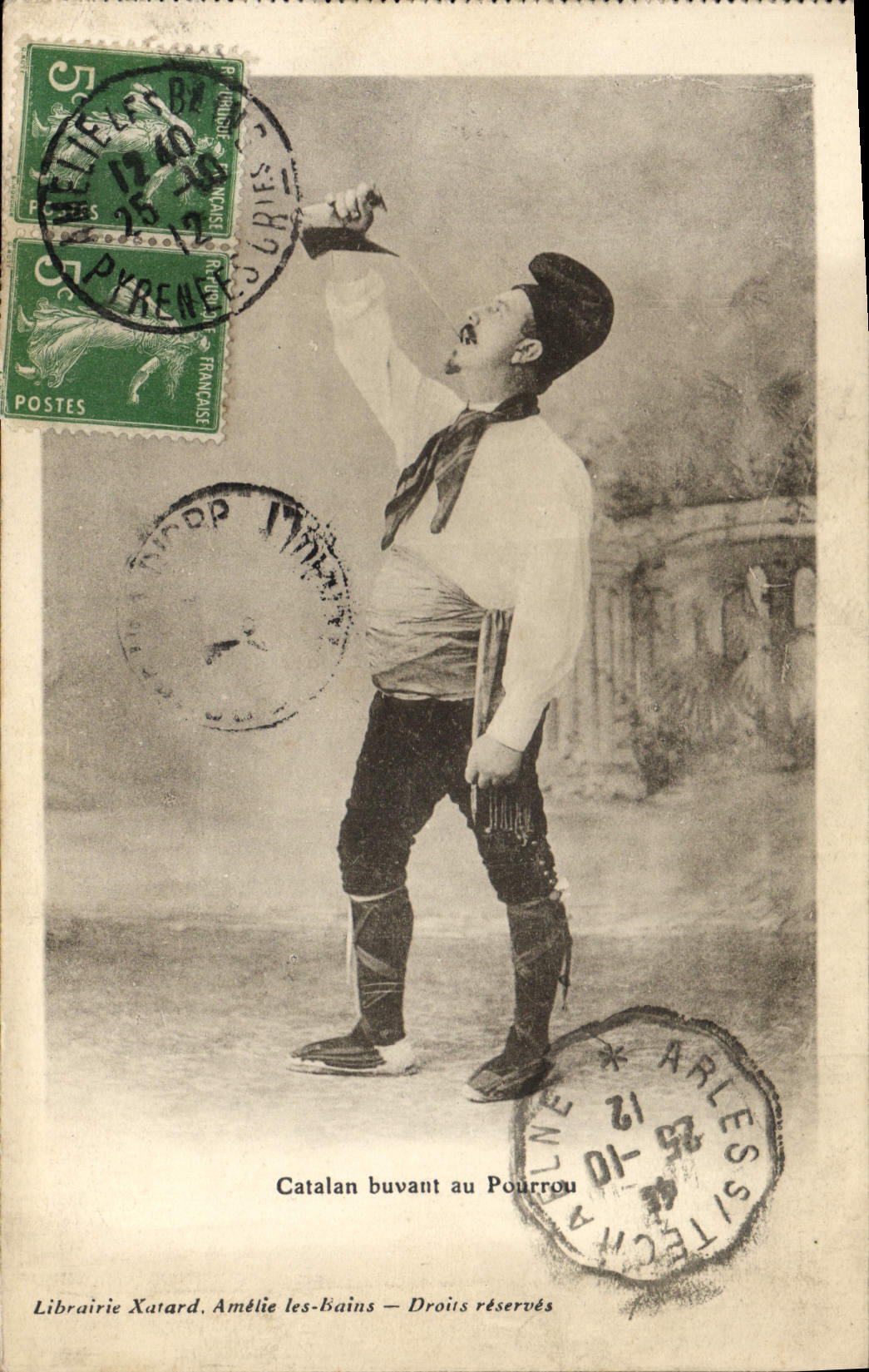 CPA Folklore Catalan buvant au Pourrou