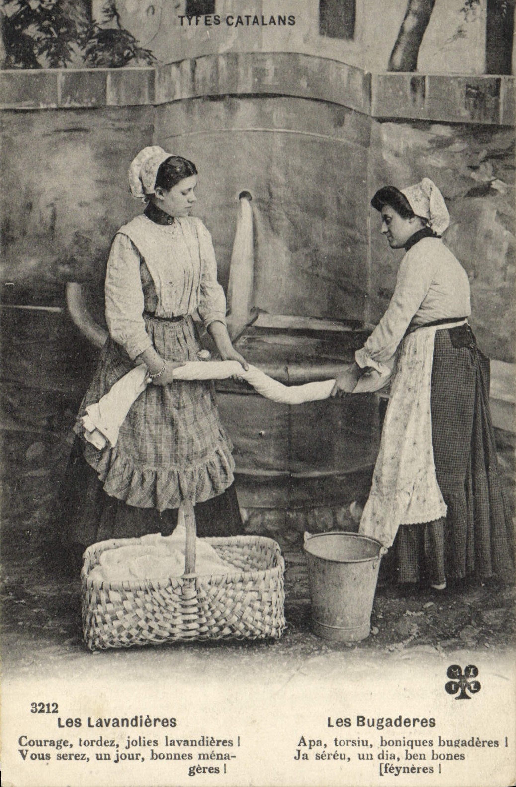 CPA Folklore Types catalanes Les lavandieres 