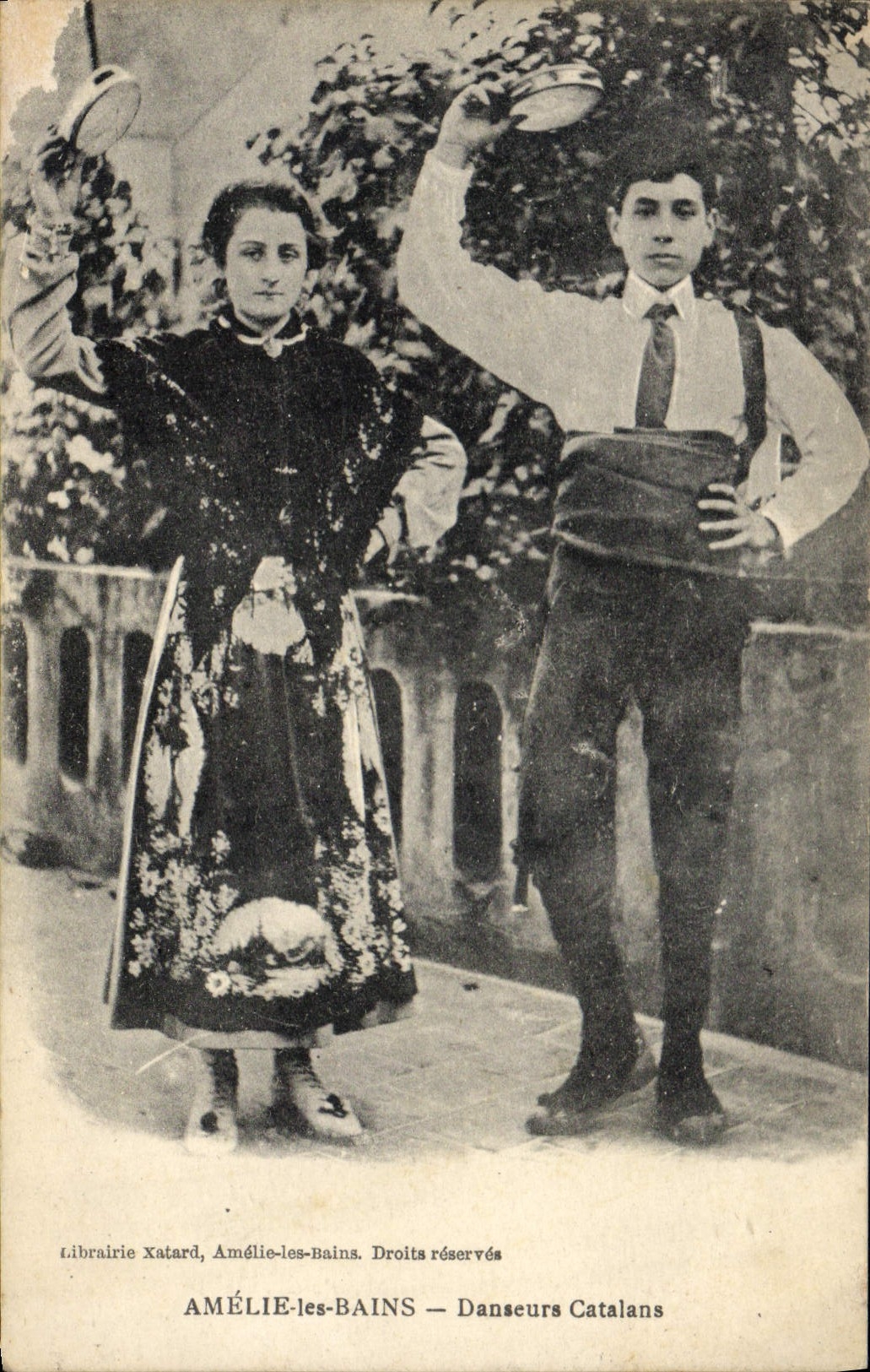 VINTAGE POSTCARD Amelie Folklore les Bains Catalan Dancers